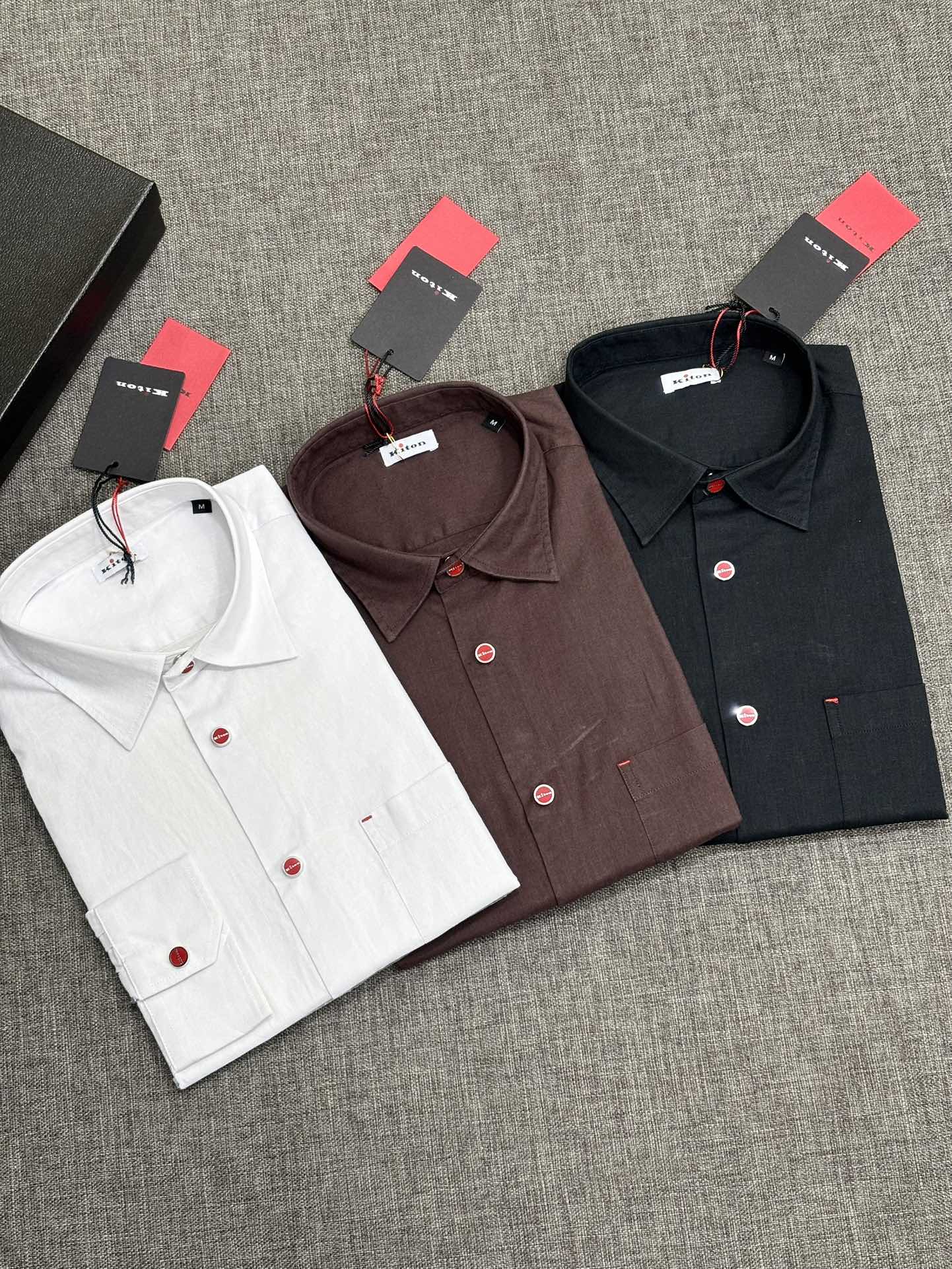 强势上新，新款不断！！！新款衬衫，高级面料高级做工，顶级品质！！！S一XXLS穿125左右m穿140左右