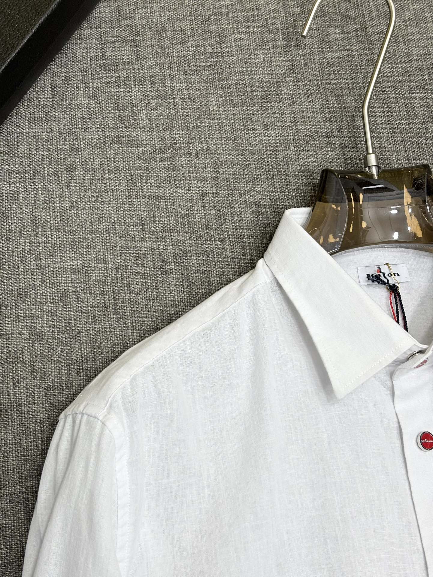 强势上新，新款不断！！！新款衬衫，高级面料高级做工，顶级品质！！！S一XXLS穿125左右m穿140左右