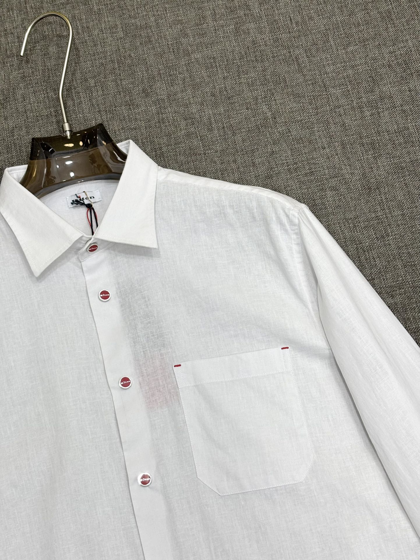 强势上新，新款不断！！！新款衬衫，高级面料高级做工，顶级品质！！！S一XXLS穿125左右m穿140左右