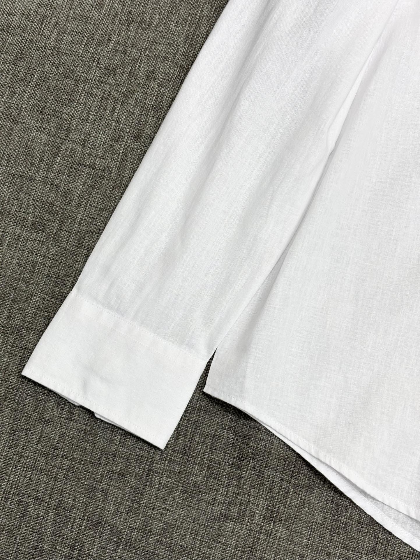 强势上新，新款不断！！！新款衬衫，高级面料高级做工，顶级品质！！！S一XXLS穿125左右m穿140左右