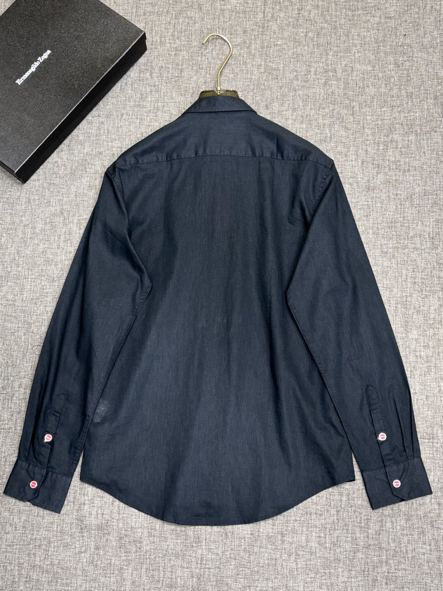 强势上新，新款不断！！！新款衬衫，高级面料高级做工，顶级品质！！！S一XXLS穿125左右m穿140左右