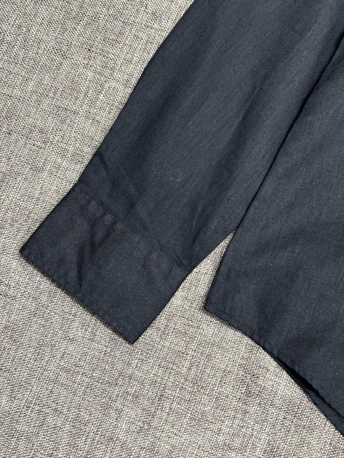 强势上新，新款不断！！！新款衬衫，高级面料高级做工，顶级品质！！！S一XXLS穿125左右m穿140左右