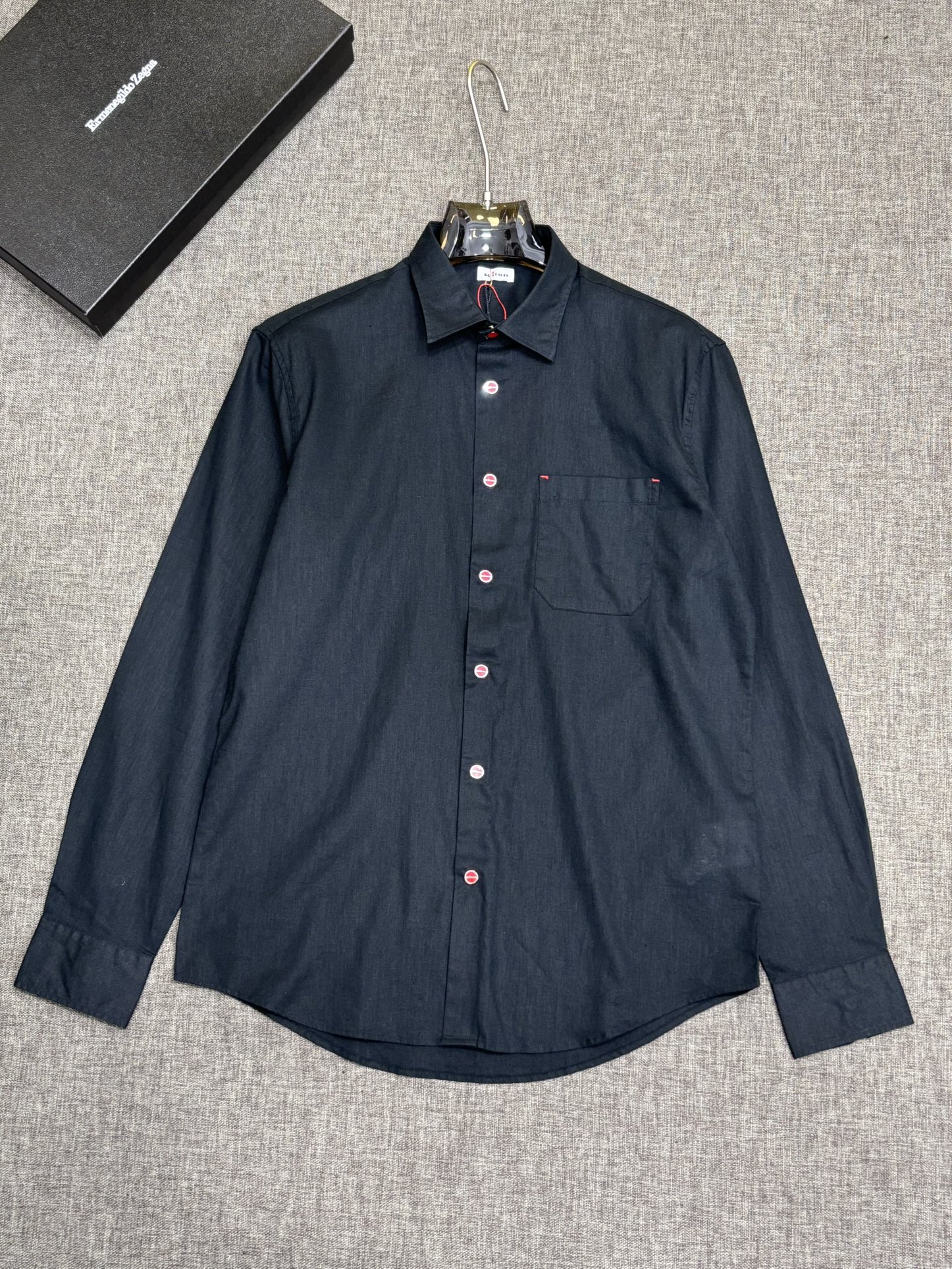 强势上新，新款不断！！！新款衬衫，高级面料高级做工，顶级品质！！！S一XXLS穿125左右m穿140左右