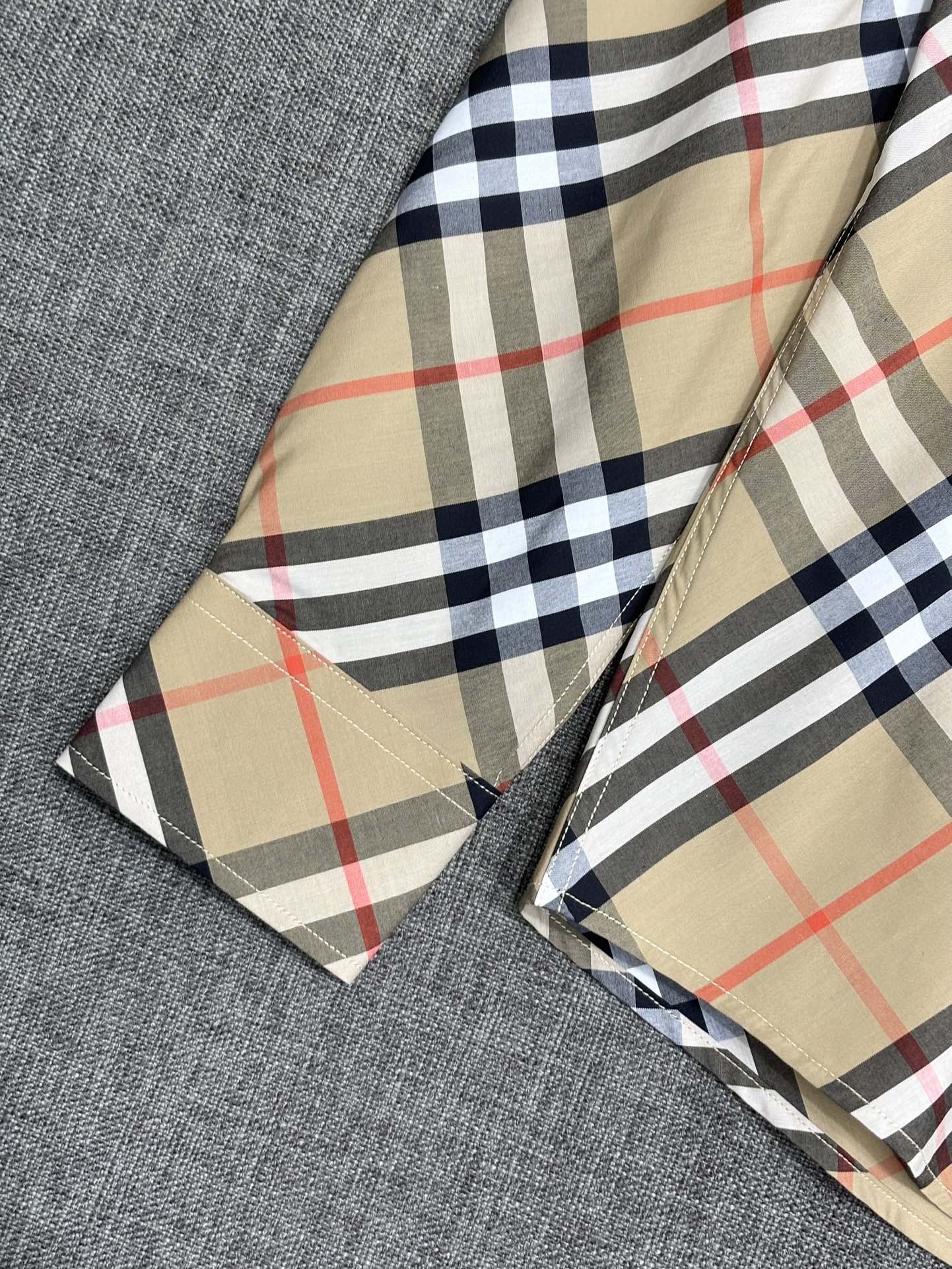 强势上新，新款不断！！！新款衬衫，高级面料高级做工，顶级品质！！！S一XXLS穿125左右m穿140左右