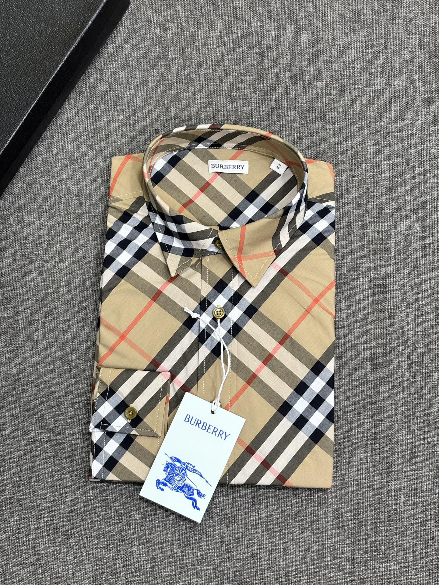 强势上新，新款不断！！！新款衬衫，高级面料高级做工，顶级品质！！！S一XXLS穿125左右m穿140左右