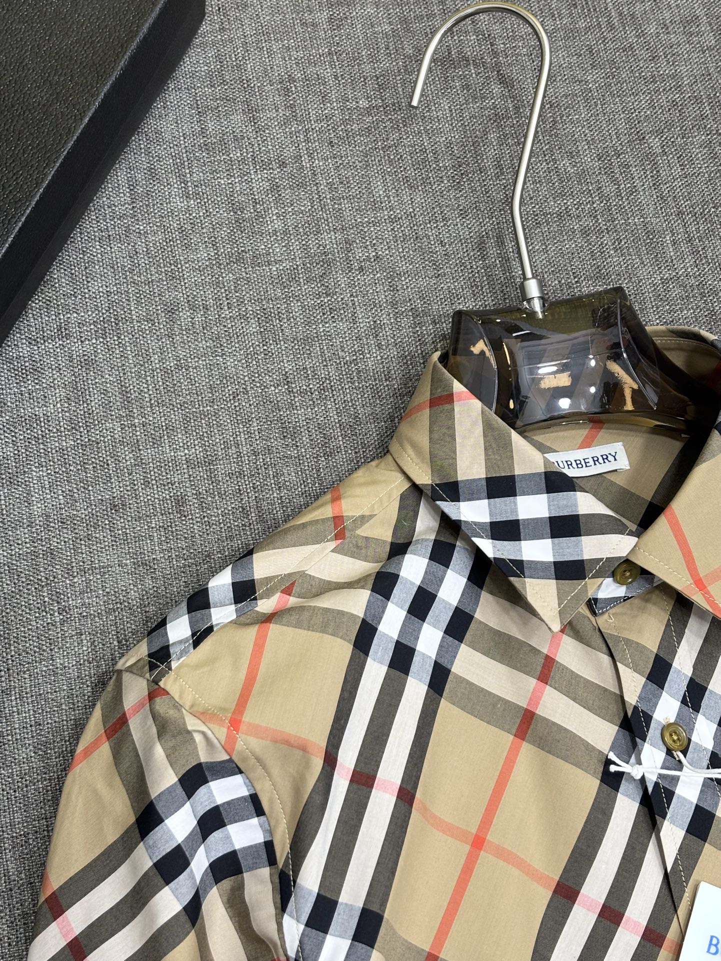 强势上新，新款不断！！！新款衬衫，高级面料高级做工，顶级品质！！！S一XXLS穿125左右m穿140左右