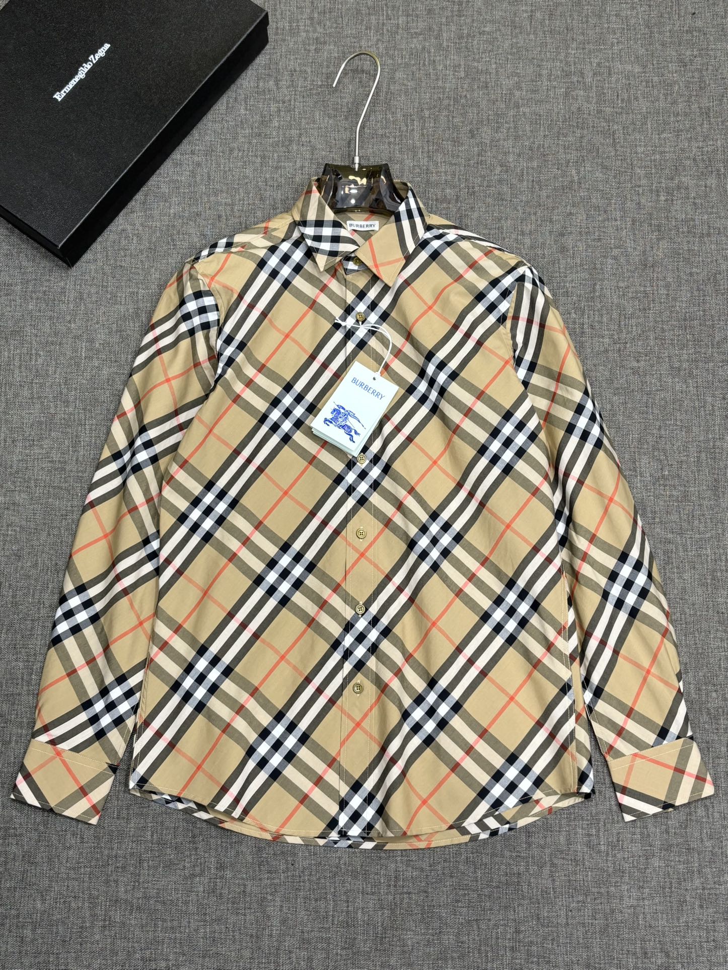 强势上新，新款不断！！！新款衬衫，高级面料高级做工，顶级品质！！！S一XXLS穿125左右m穿140左右