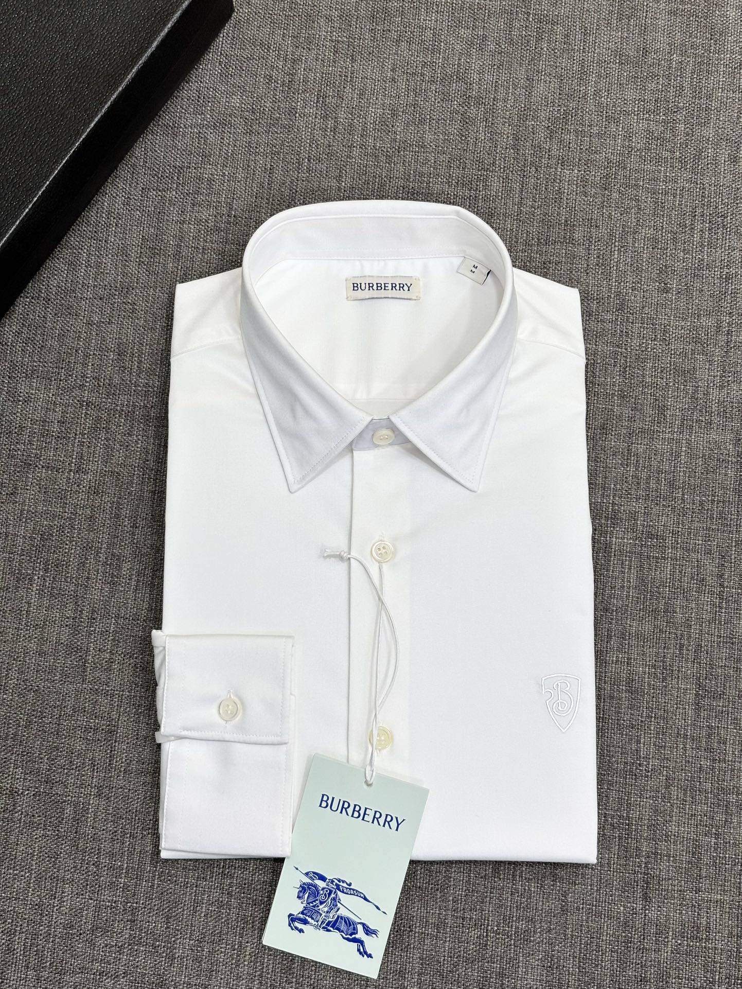 强势上新，新款不断！！！新款衬衫，高级面料高级做工，顶级品质！！！S一XXLS穿125左右m穿140左右