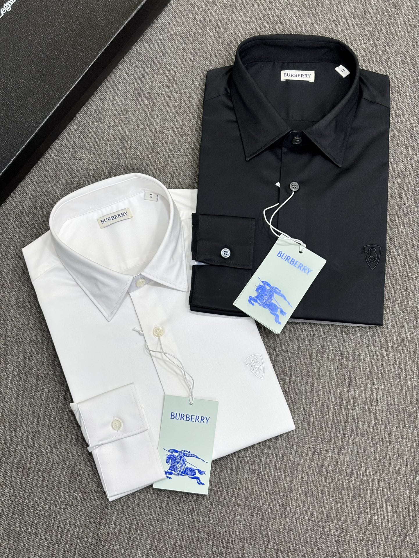 强势上新，新款不断！！！新款衬衫，高级面料高级做工，顶级品质！！！S一XXLS穿125左右m穿140左右