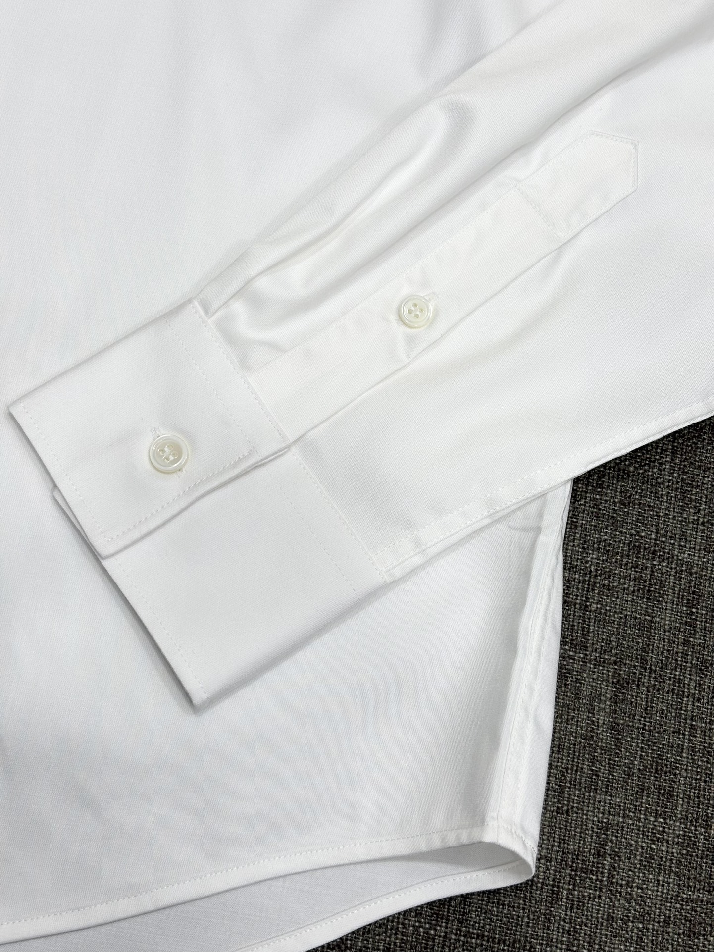 强势上新，新款不断！！！新款衬衫，高级面料高级做工，顶级品质！！！S一XXLS穿125左右m穿140左右