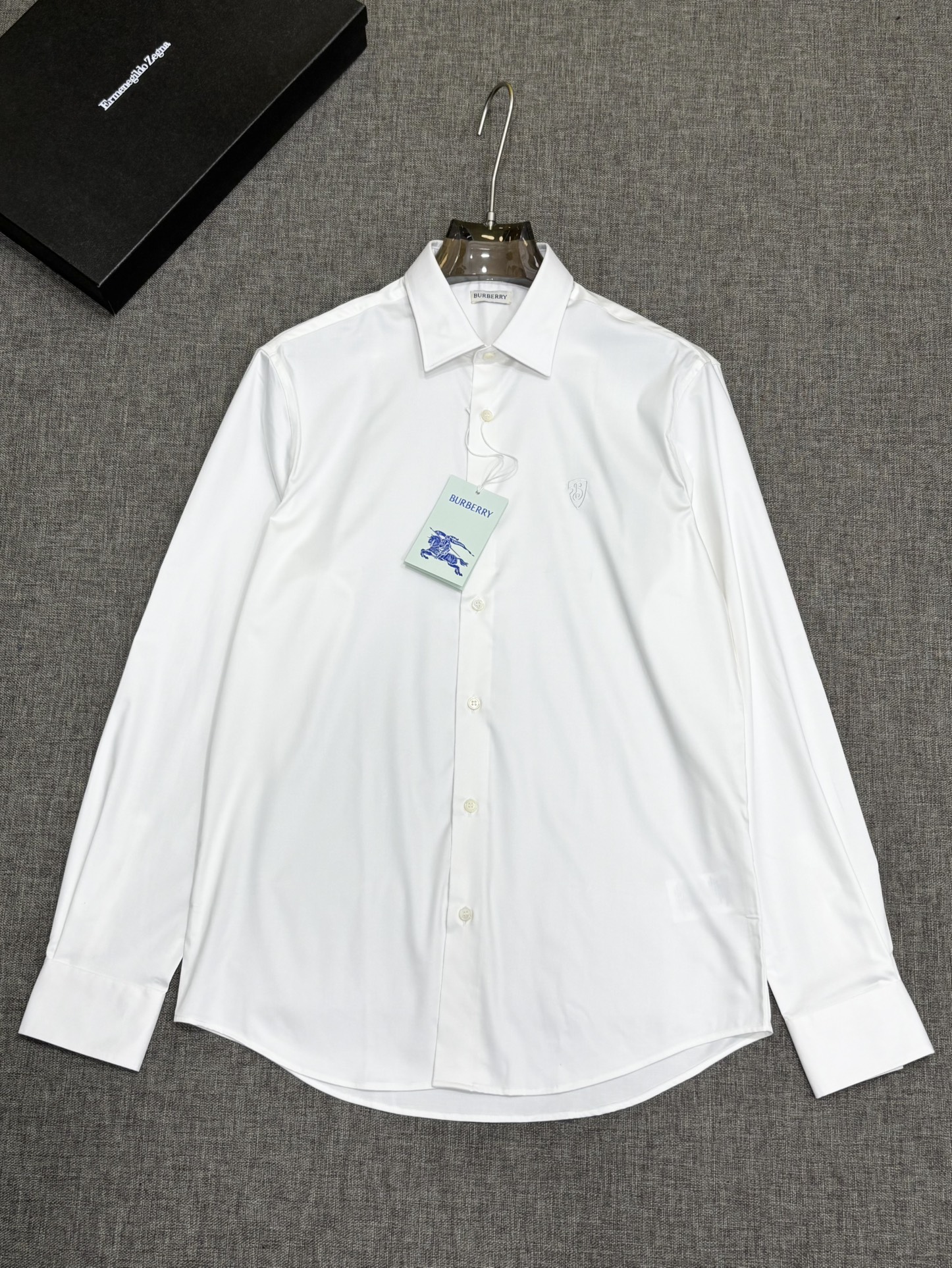 强势上新，新款不断！！！新款衬衫，高级面料高级做工，顶级品质！！！S一XXLS穿125左右m穿140左右