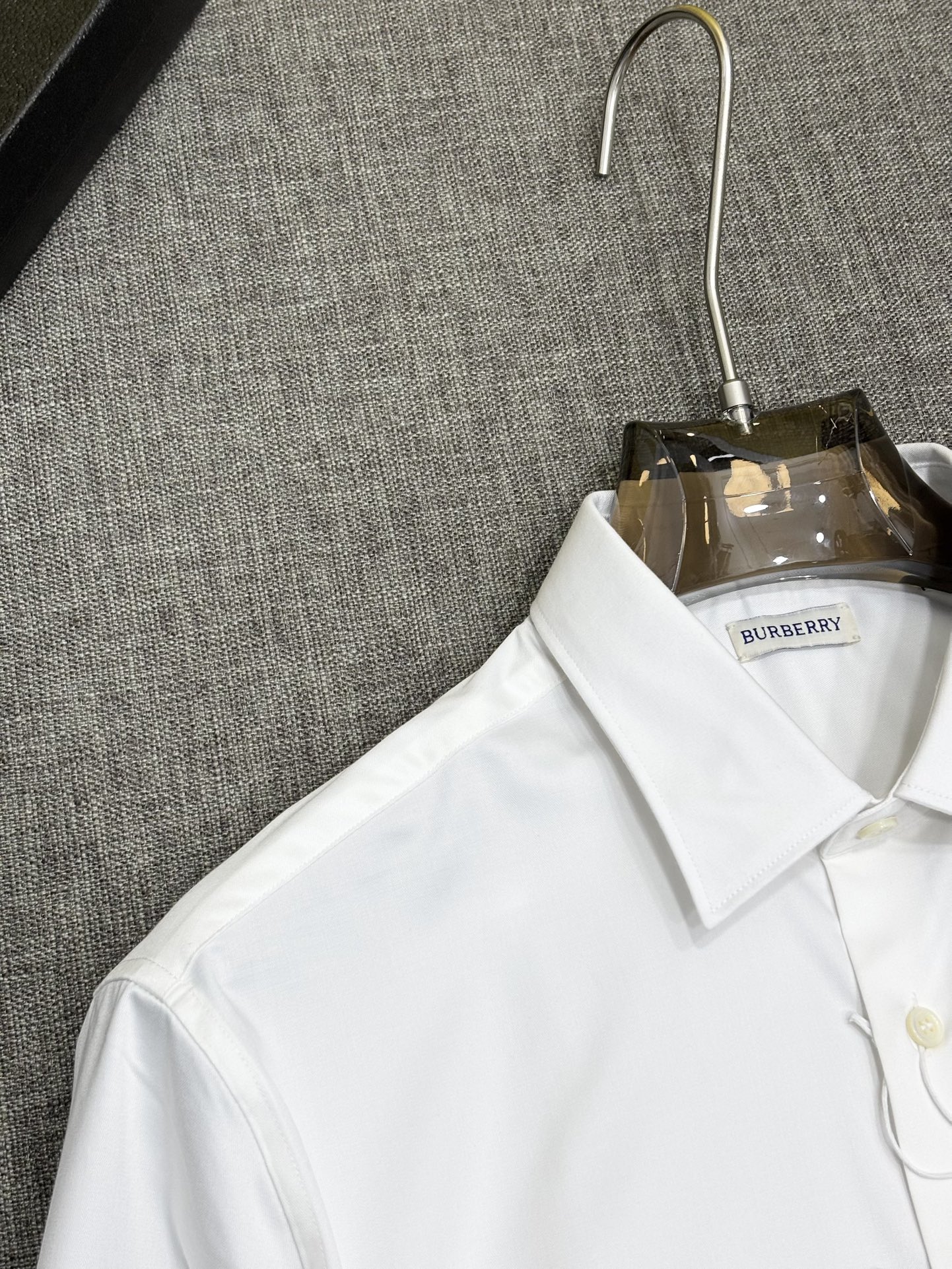 强势上新，新款不断！！！新款衬衫，高级面料高级做工，顶级品质！！！S一XXLS穿125左右m穿140左右