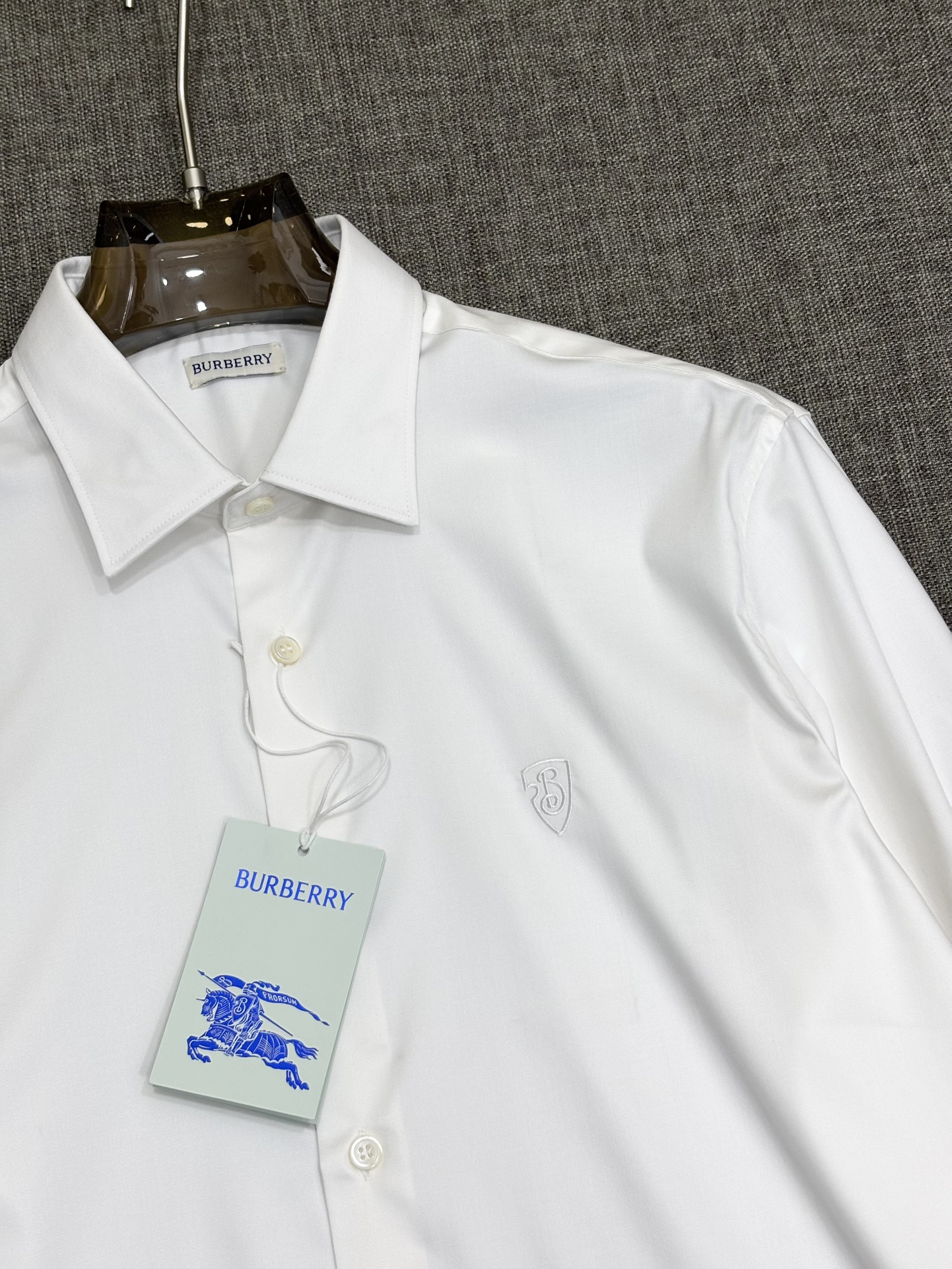 强势上新，新款不断！！！新款衬衫，高级面料高级做工，顶级品质！！！S一XXLS穿125左右m穿140左右