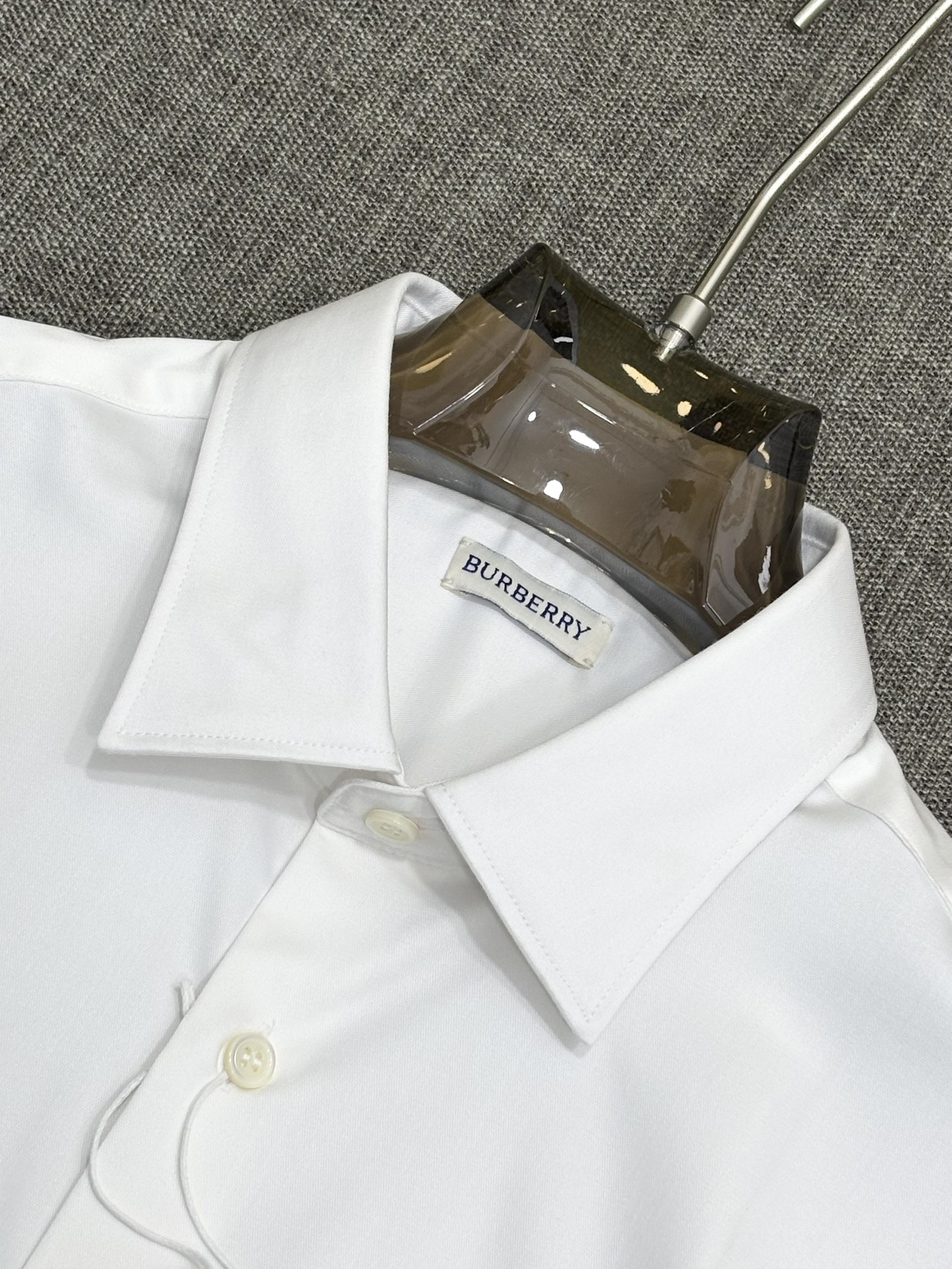 强势上新，新款不断！！！新款衬衫，高级面料高级做工，顶级品质！！！S一XXLS穿125左右m穿140左右