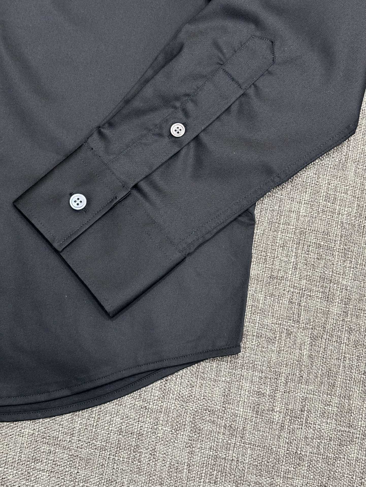 强势上新，新款不断！！！新款衬衫，高级面料高级做工，顶级品质！！！S一XXLS穿125左右m穿140左右