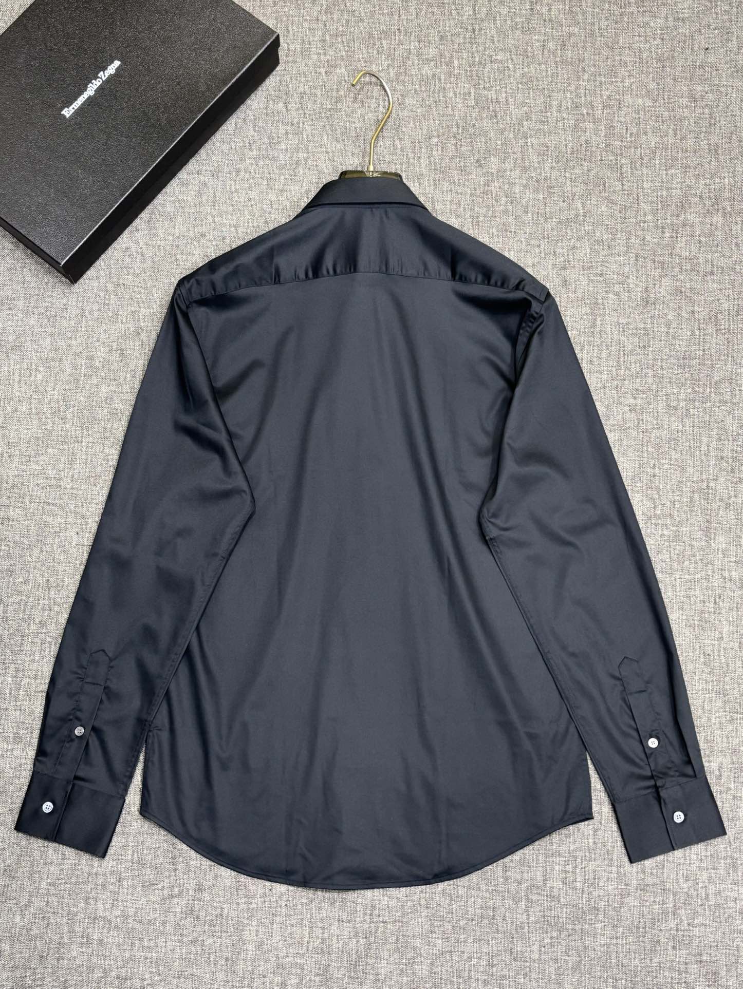 强势上新，新款不断！！！新款衬衫，高级面料高级做工，顶级品质！！！S一XXLS穿125左右m穿140左右