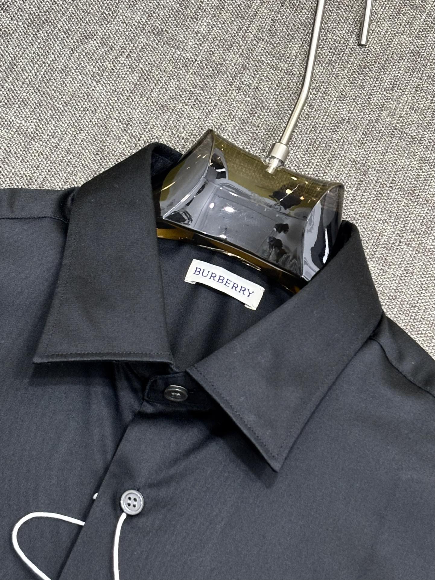 强势上新，新款不断！！！新款衬衫，高级面料高级做工，顶级品质！！！S一XXLS穿125左右m穿140左右