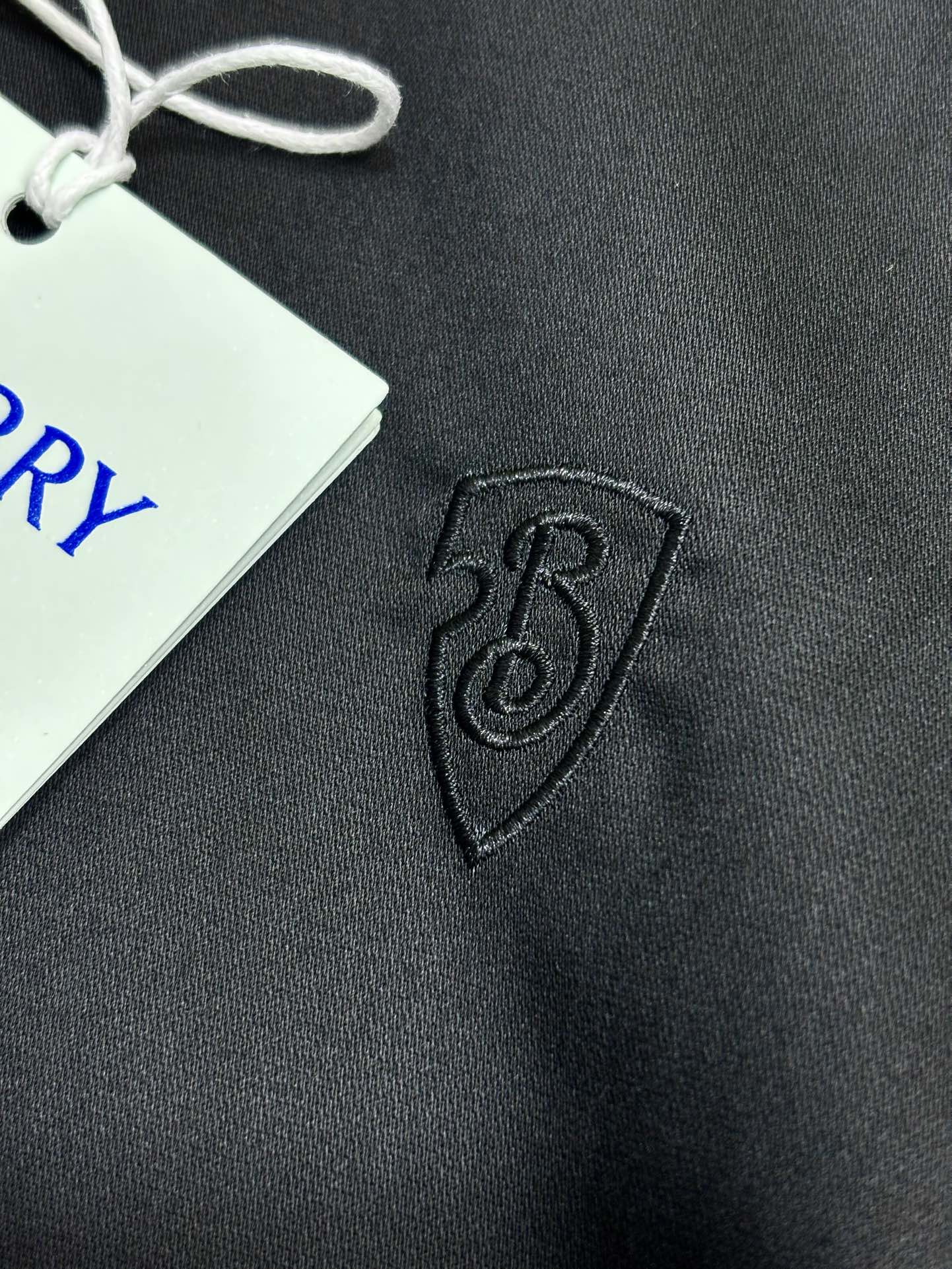 强势上新，新款不断！！！新款衬衫，高级面料高级做工，顶级品质！！！S一XXLS穿125左右m穿140左右