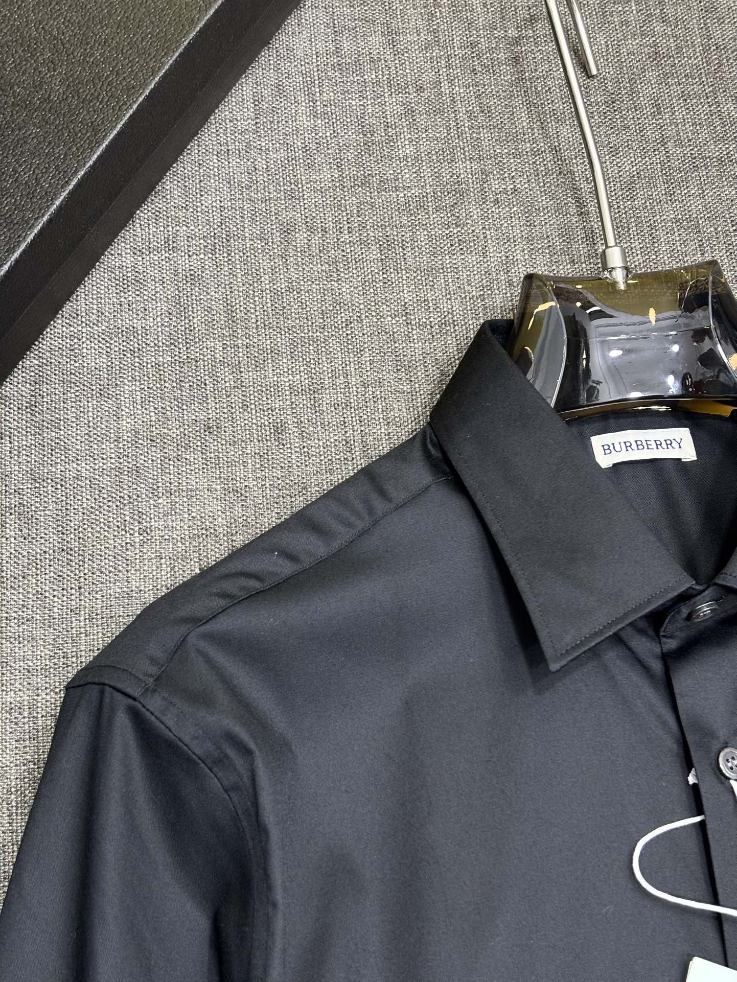 强势上新，新款不断！！！新款衬衫，高级面料高级做工，顶级品质！！！S一XXLS穿125左右m穿140左右