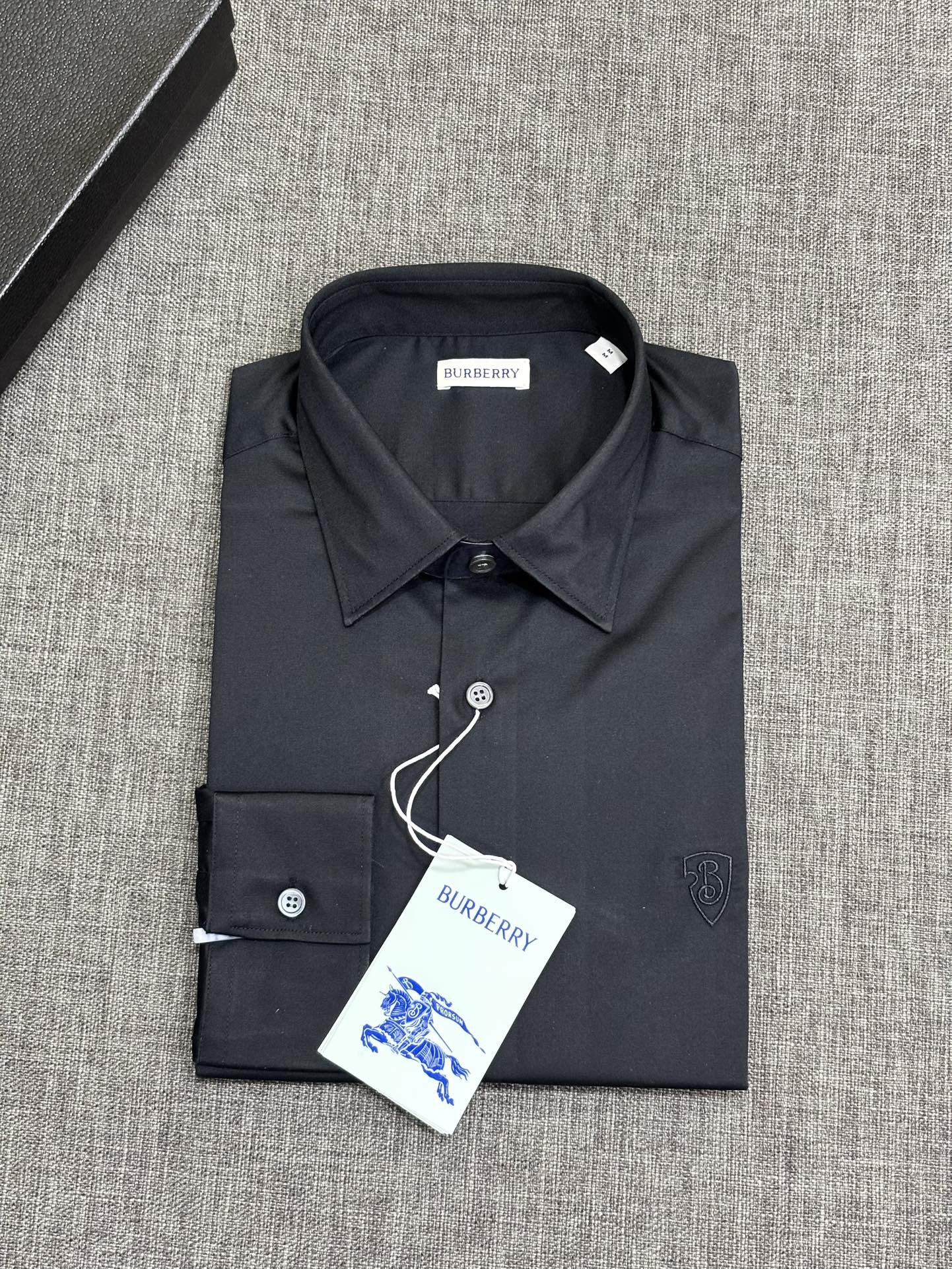 强势上新，新款不断！！！新款衬衫，高级面料高级做工，顶级品质！！！S一XXLS穿125左右m穿140左右