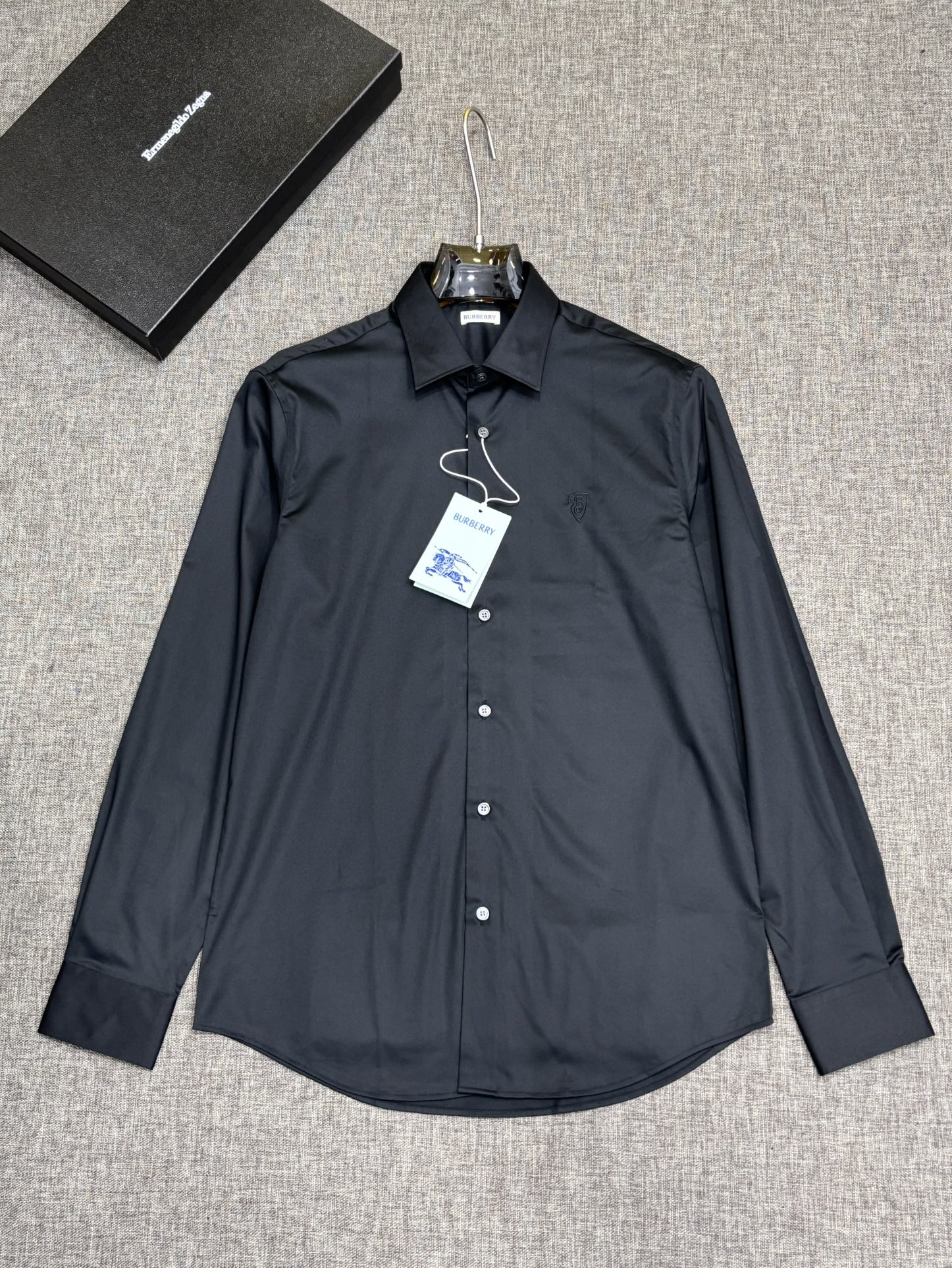 强势上新，新款不断！！！新款衬衫，高级面料高级做工，顶级品质！！！S一XXLS穿125左右m穿140左右