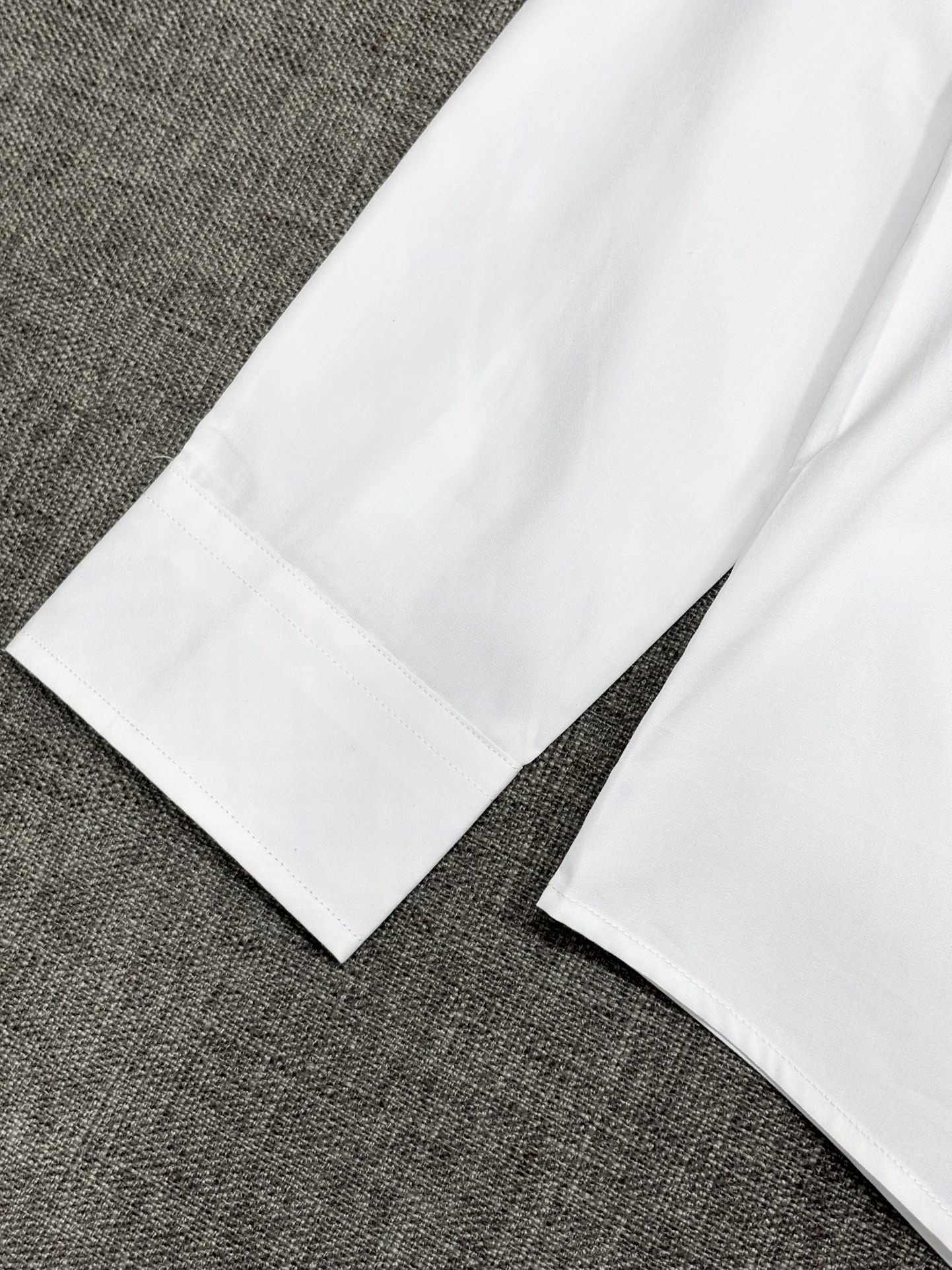 强势上新，新款不断！！！新款衬衫，高级面料高级做工，顶级品质！！！S一XXLS穿125左右m穿140左右