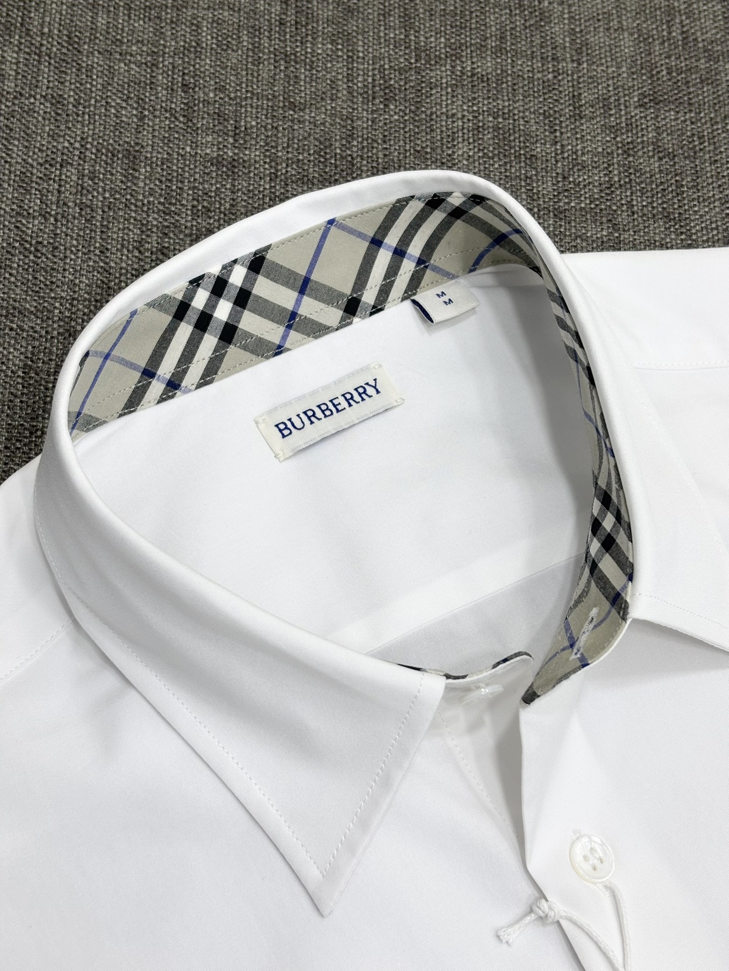 强势上新，新款不断！！！新款衬衫，高级面料高级做工，顶级品质！！！S一XXLS穿125左右m穿140左右