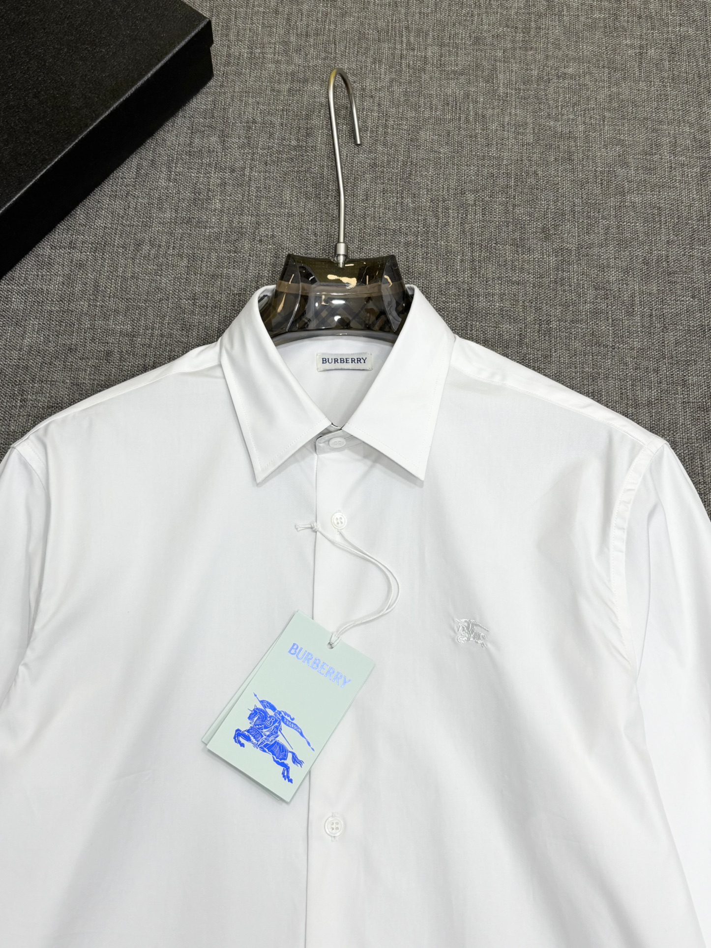 强势上新，新款不断！！！新款衬衫，高级面料高级做工，顶级品质！！！S一XXLS穿125左右m穿140左右