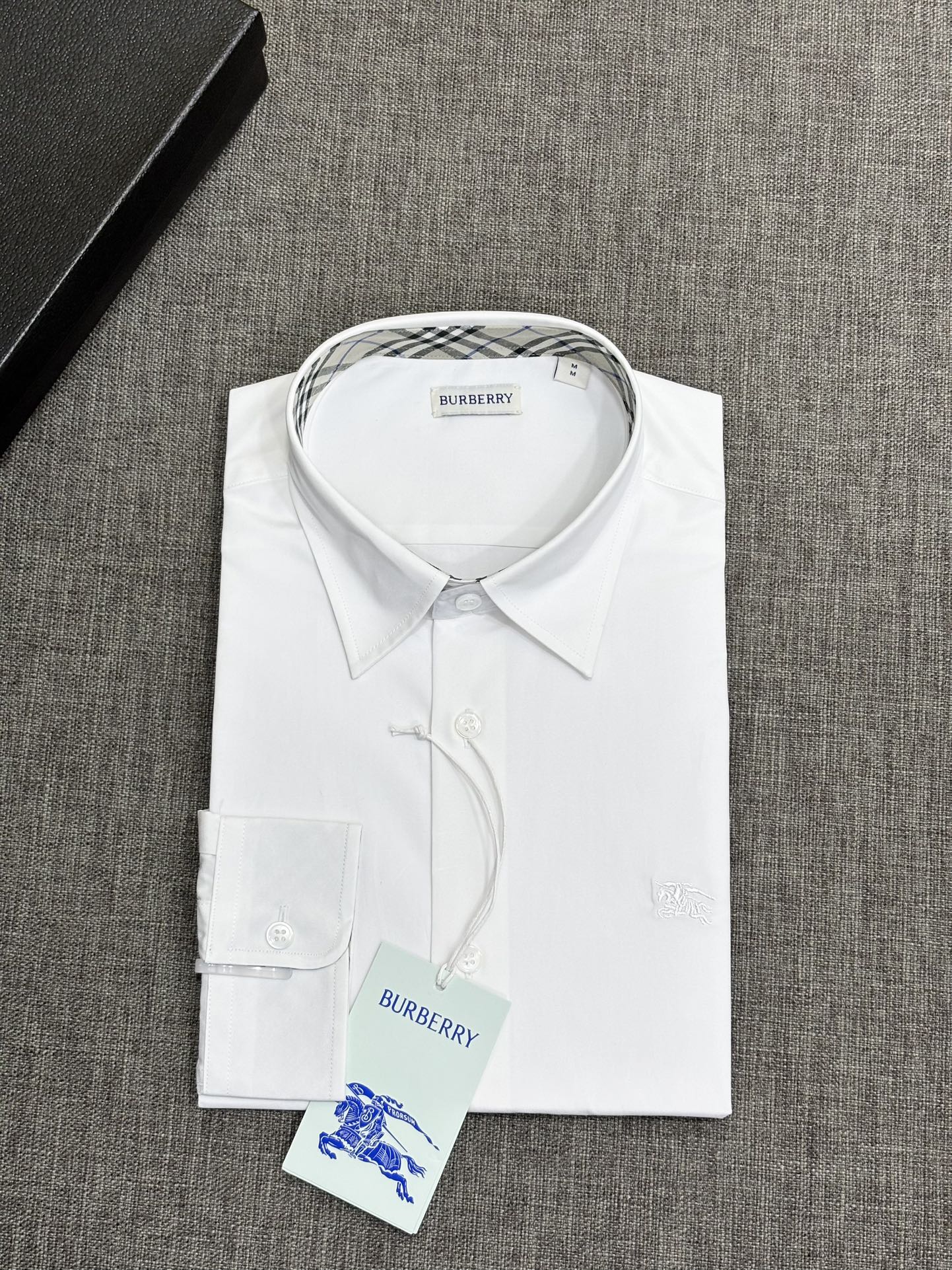 强势上新，新款不断！！！新款衬衫，高级面料高级做工，顶级品质！！！S一XXLS穿125左右m穿140左右