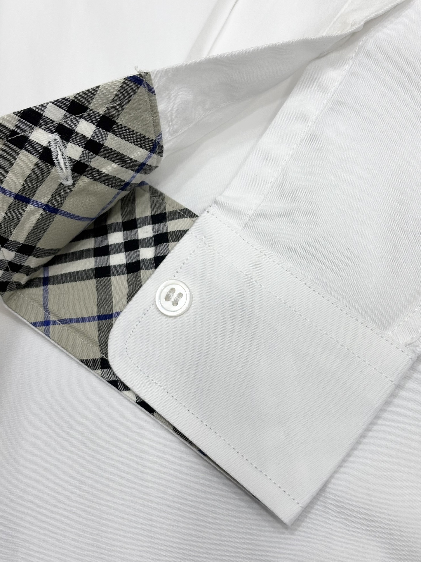 强势上新，新款不断！！！新款衬衫，高级面料高级做工，顶级品质！！！S一XXLS穿125左右m穿140左右