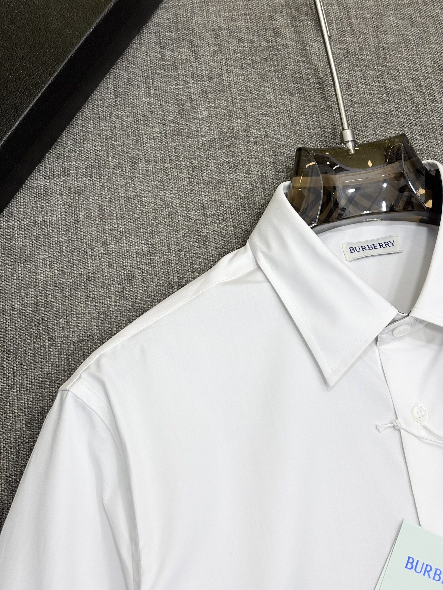 强势上新，新款不断！！！新款衬衫，高级面料高级做工，顶级品质！！！S一XXLS穿125左右m穿140左右