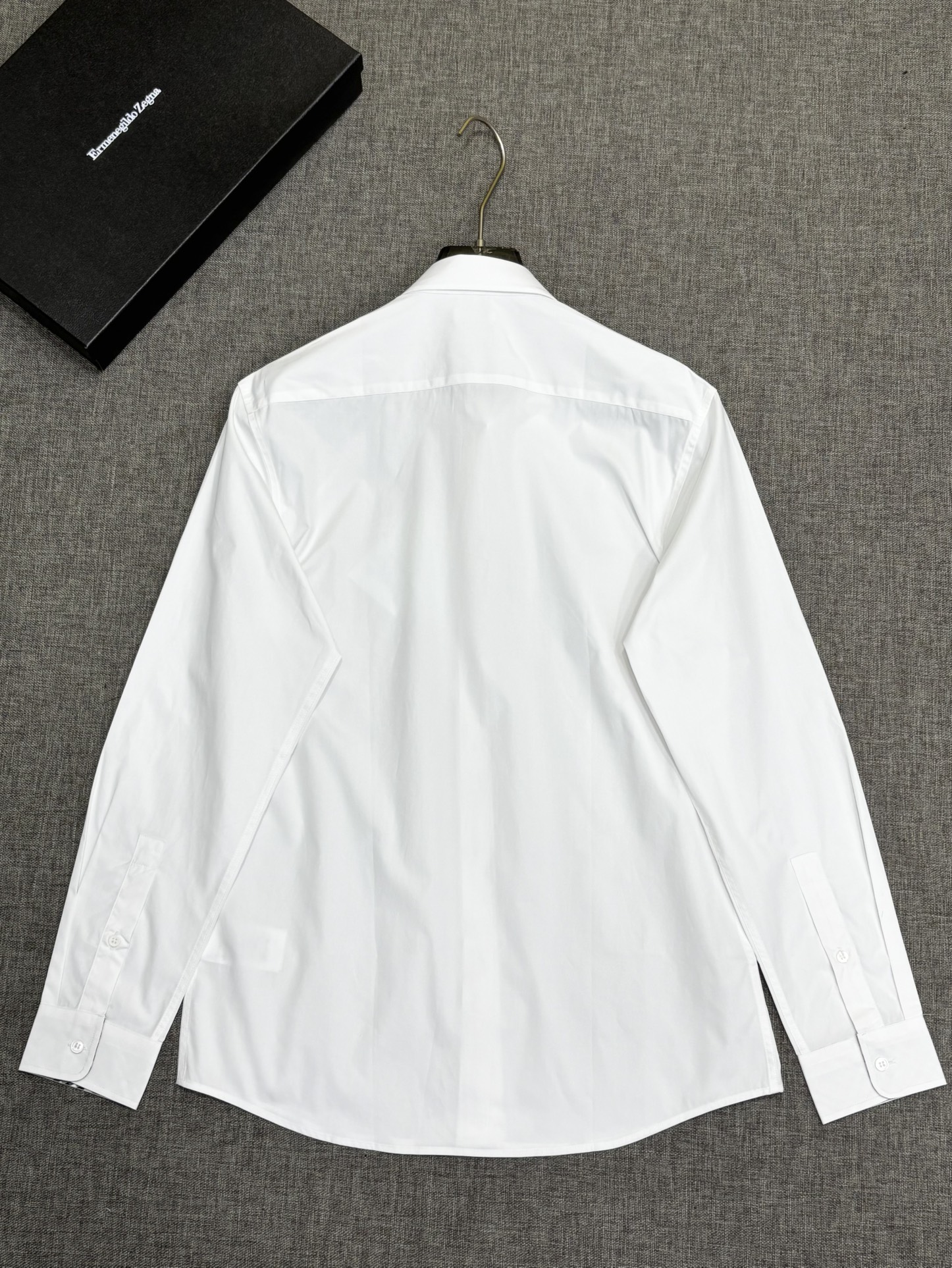 强势上新，新款不断！！！新款衬衫，高级面料高级做工，顶级品质！！！S一XXLS穿125左右m穿140左右