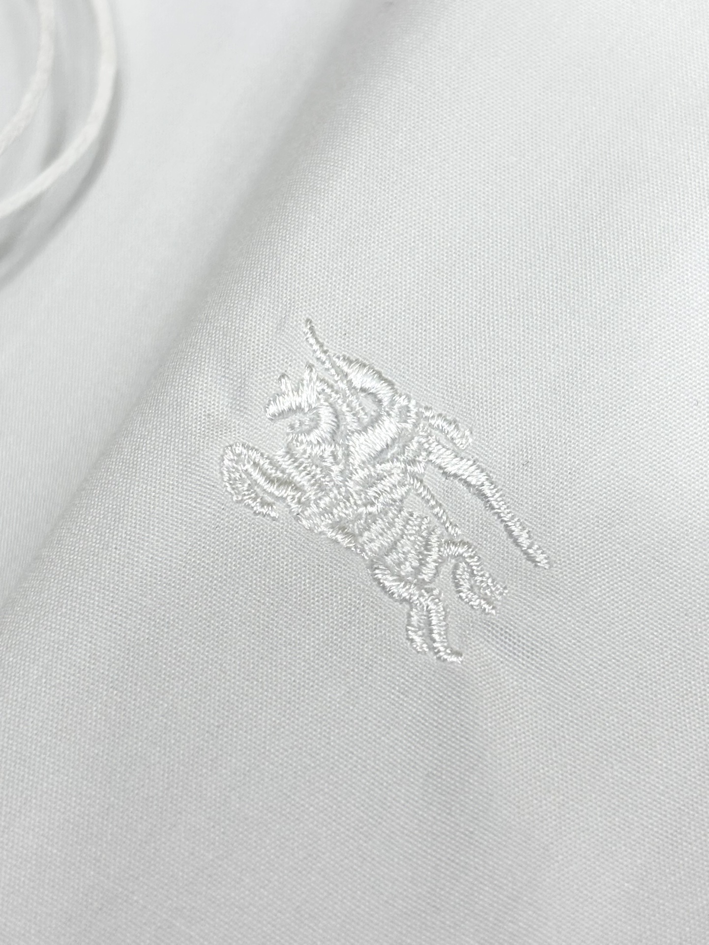 强势上新，新款不断！！！新款衬衫，高级面料高级做工，顶级品质！！！S一XXLS穿125左右m穿140左右