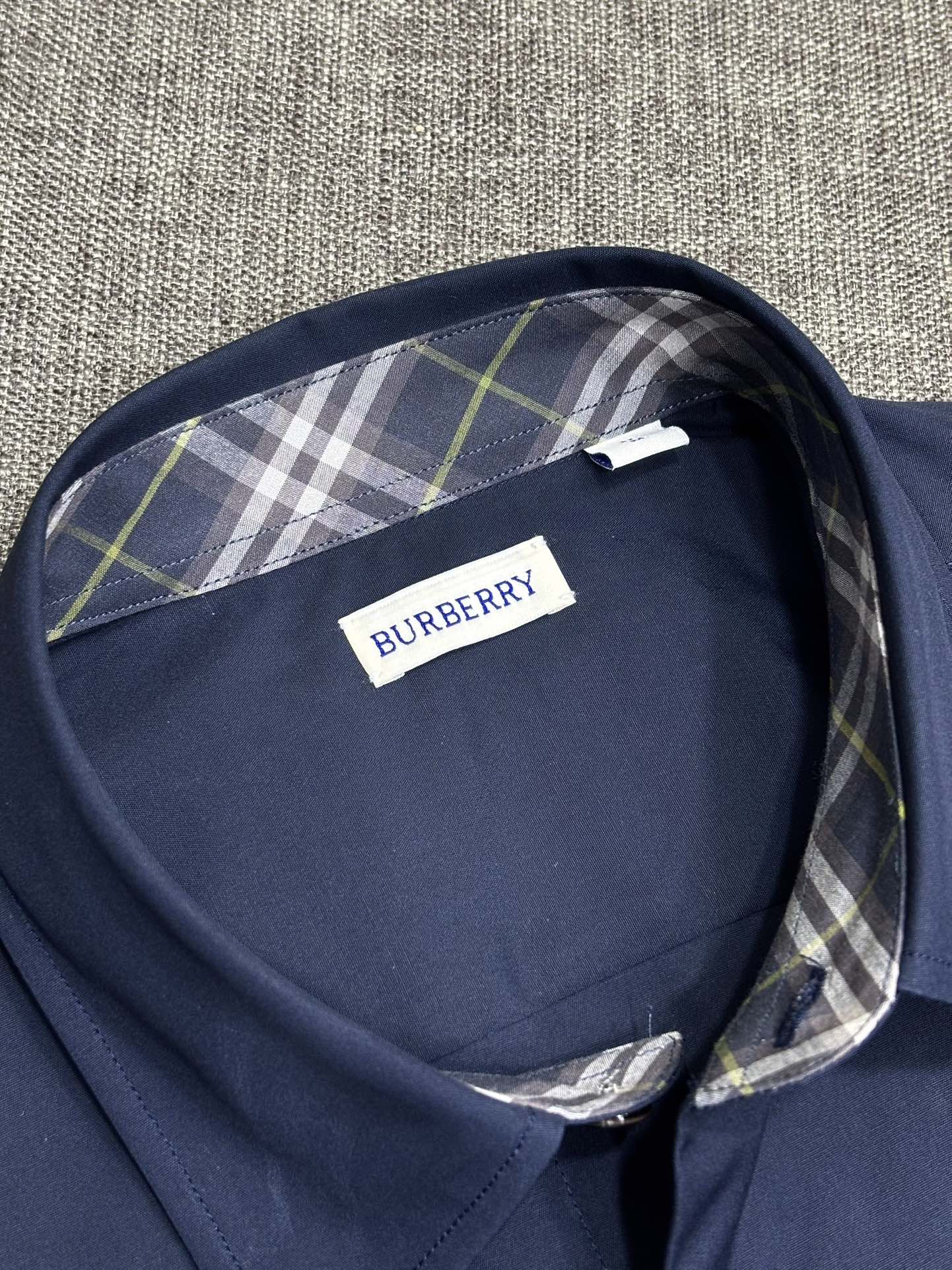 强势上新，新款不断！！！新款衬衫，高级面料高级做工，顶级品质！！！S一XXLS穿125左右m穿140左右