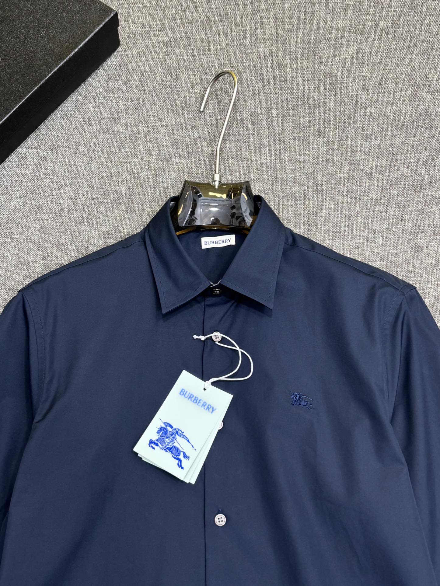 强势上新，新款不断！！！新款衬衫，高级面料高级做工，顶级品质！！！S一XXLS穿125左右m穿140左右