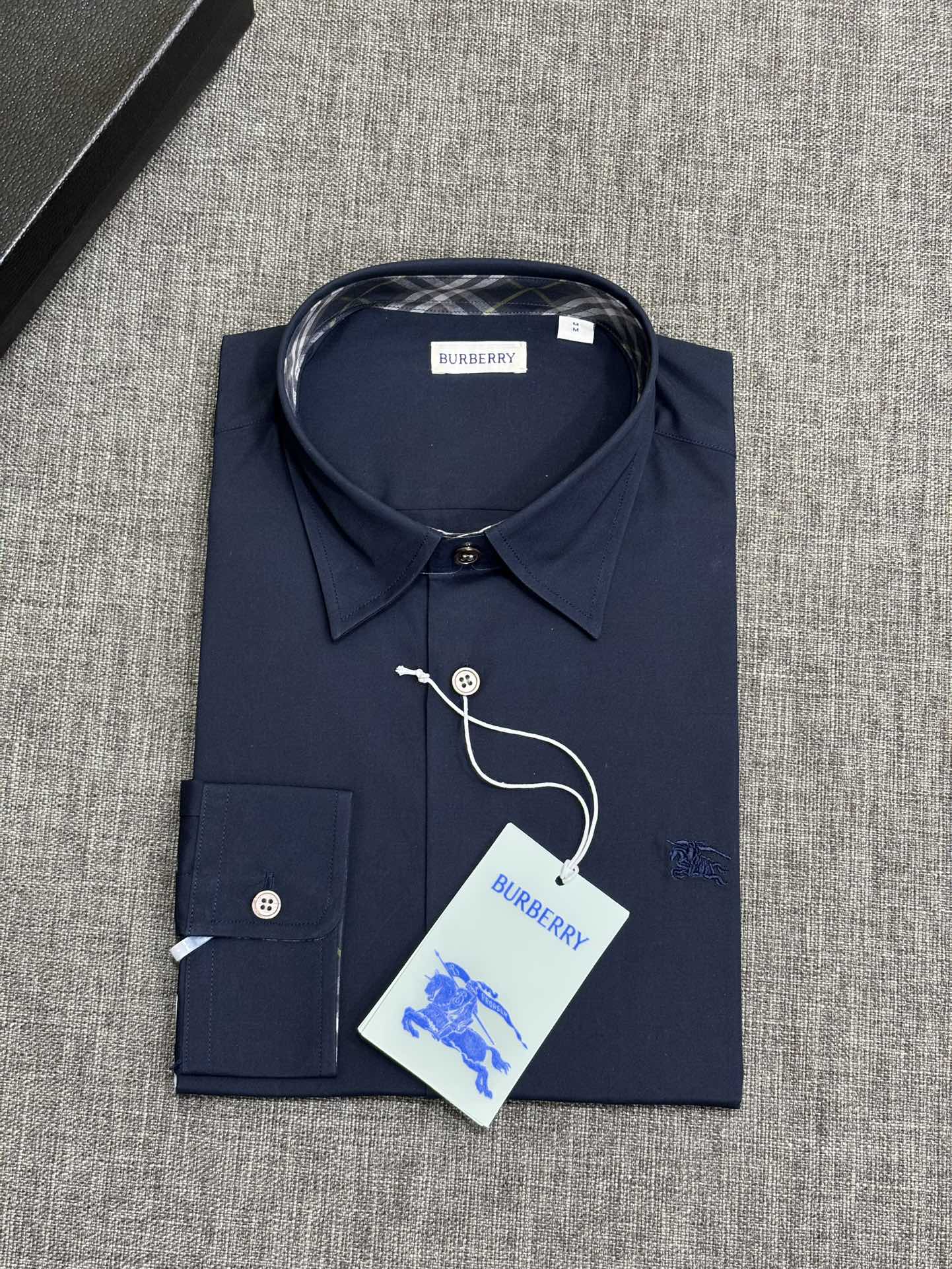 强势上新，新款不断！！！新款衬衫，高级面料高级做工，顶级品质！！！S一XXLS穿125左右m穿140左右