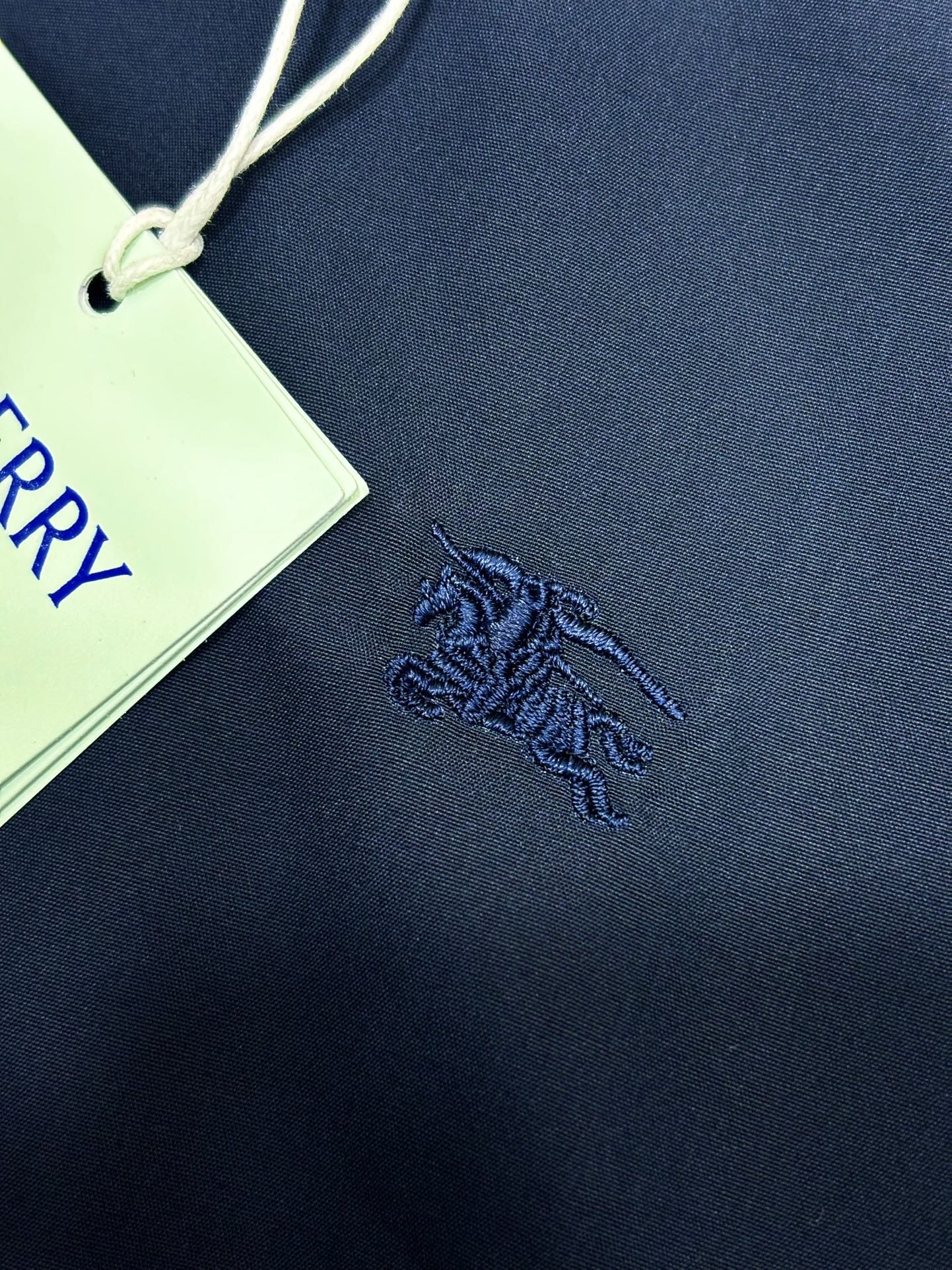 强势上新，新款不断！！！新款衬衫，高级面料高级做工，顶级品质！！！S一XXLS穿125左右m穿140左右