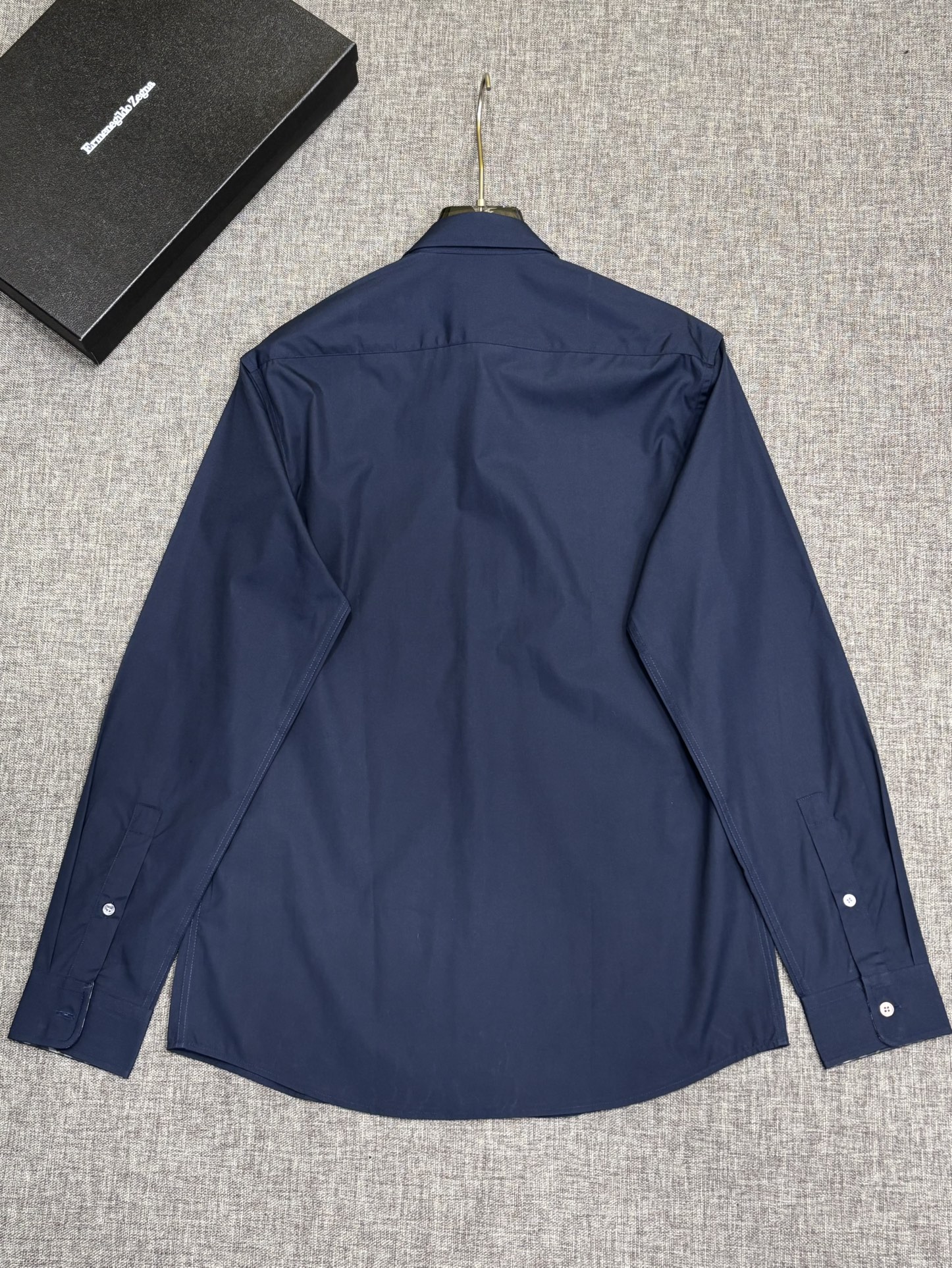 强势上新，新款不断！！！新款衬衫，高级面料高级做工，顶级品质！！！S一XXLS穿125左右m穿140左右