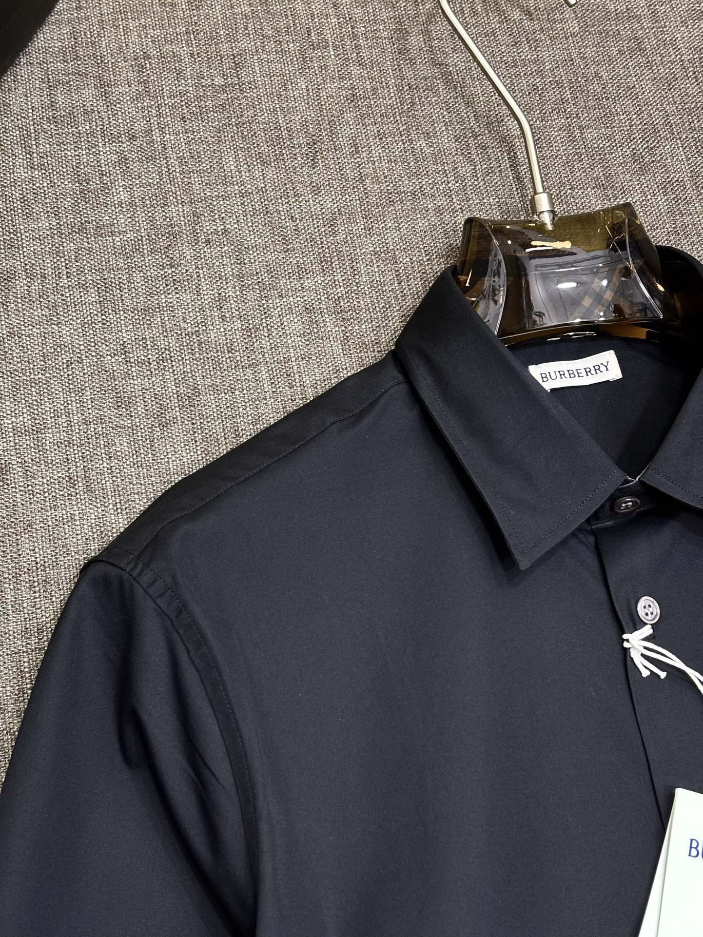 强势上新，新款不断！！！新款衬衫，高级面料高级做工，顶级品质！！！S一XXLS穿125左右m穿140左右