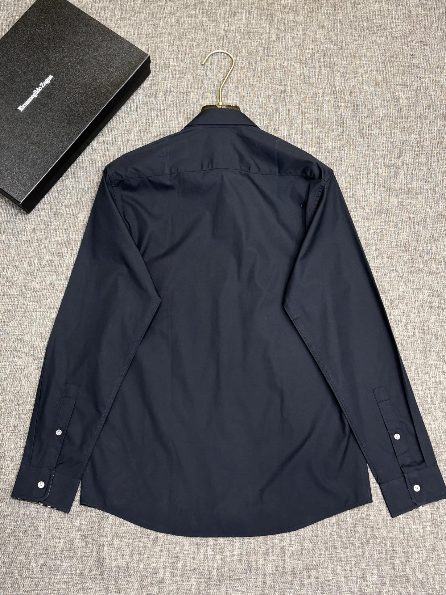 强势上新，新款不断！！！新款衬衫，高级面料高级做工，顶级品质！！！S一XXLS穿125左右m穿140左右