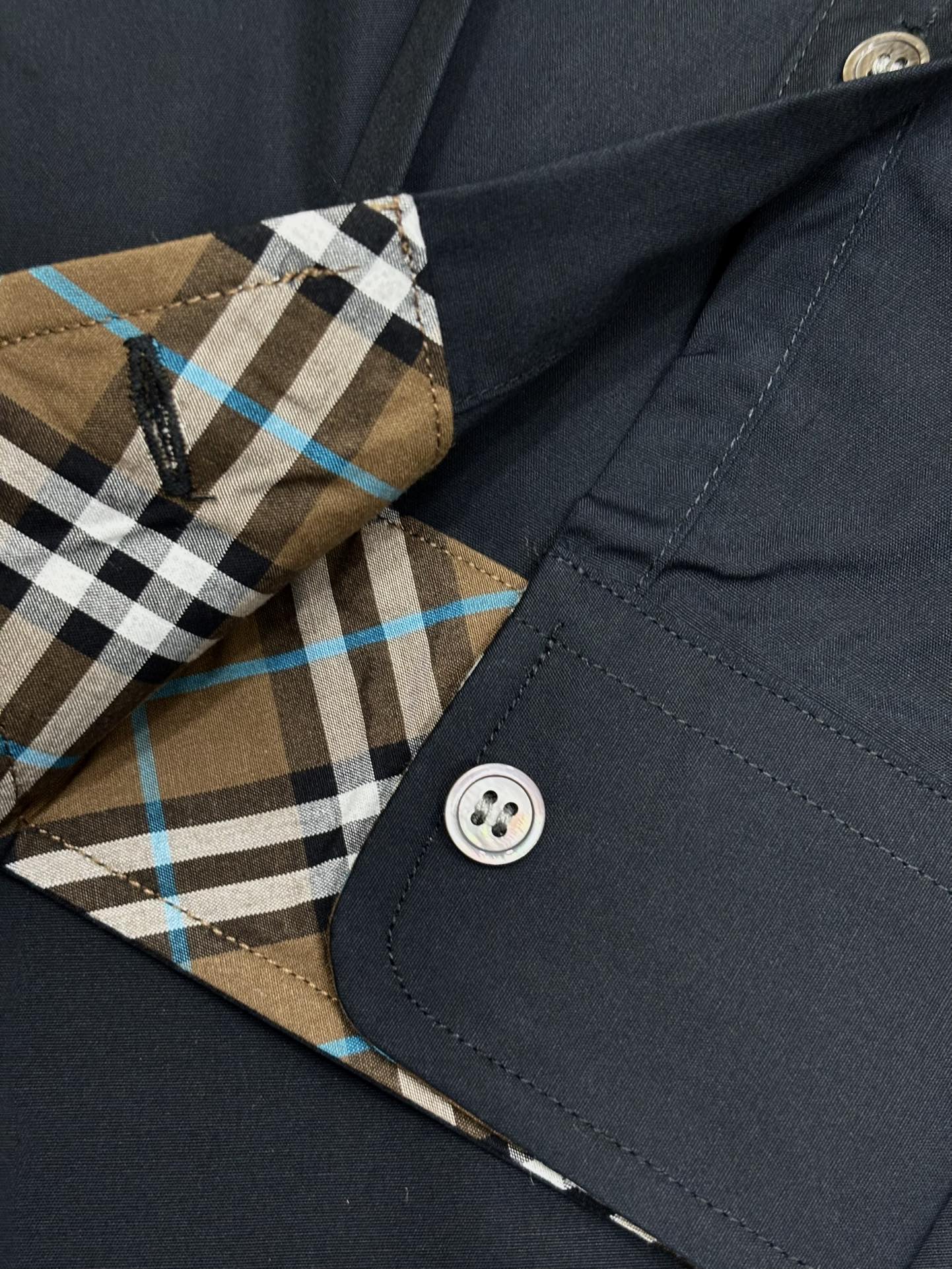 强势上新，新款不断！！！新款衬衫，高级面料高级做工，顶级品质！！！S一XXLS穿125左右m穿140左右