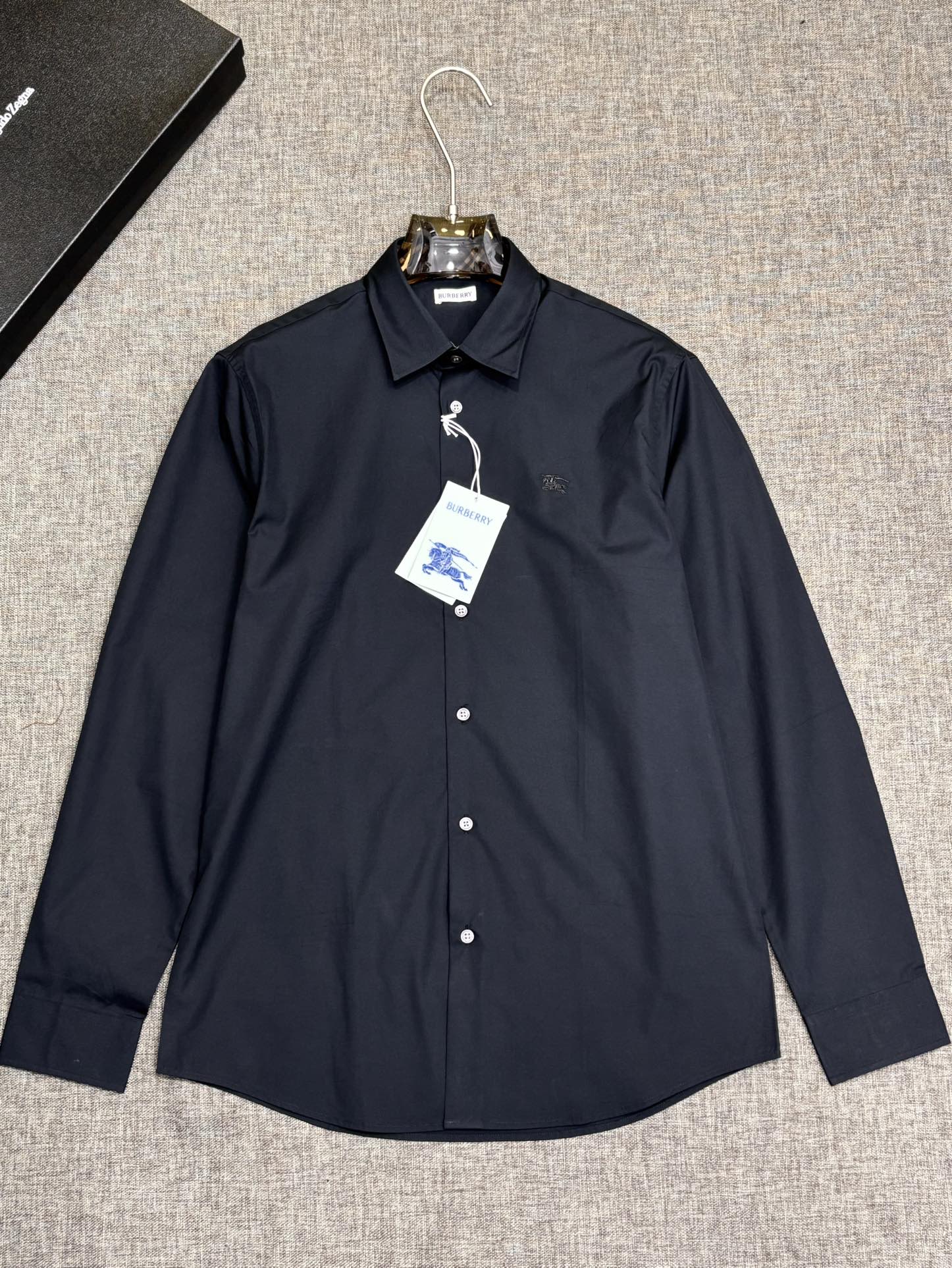 强势上新，新款不断！！！新款衬衫，高级面料高级做工，顶级品质！！！S一XXLS穿125左右m穿140左右