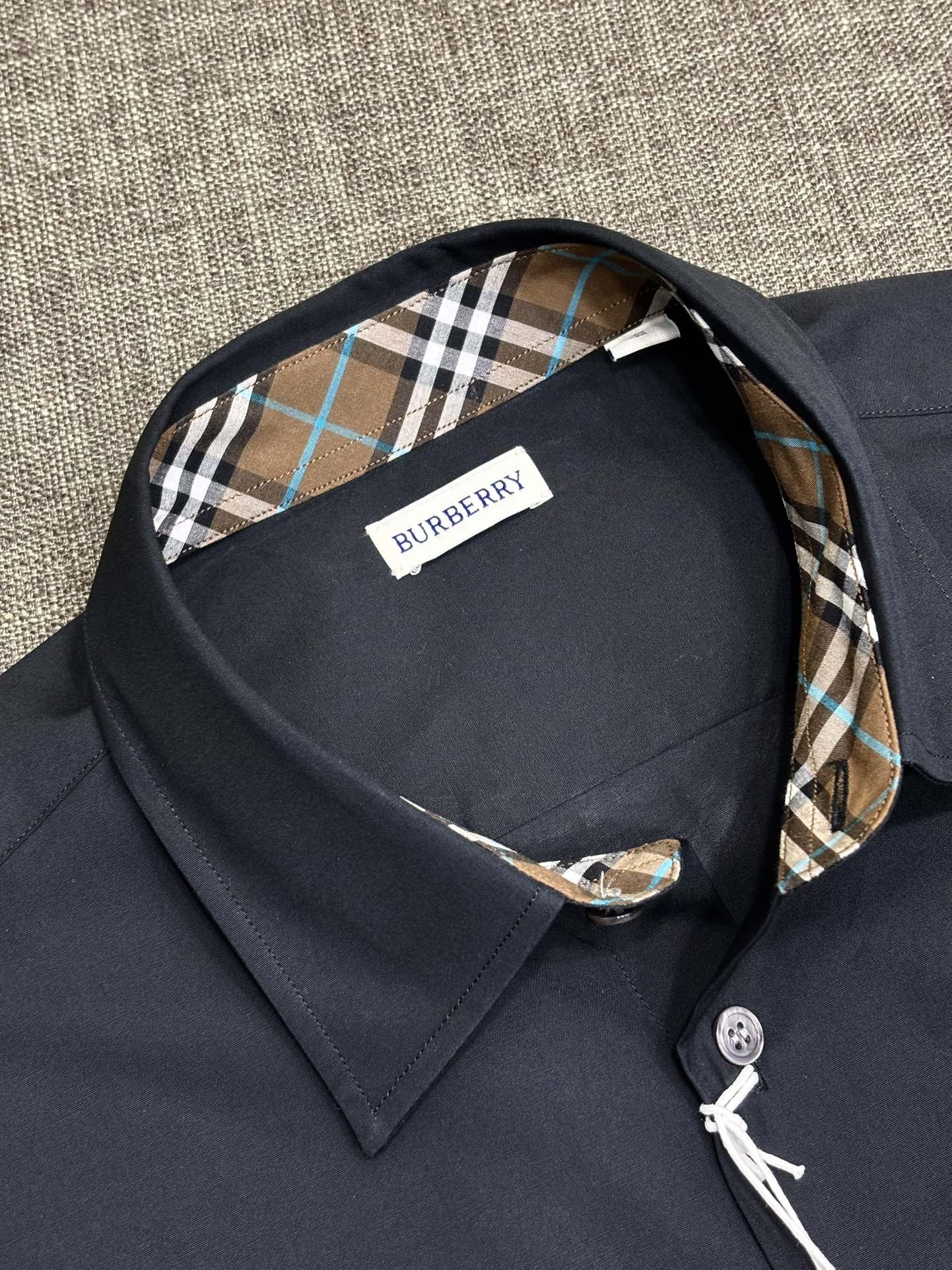 强势上新，新款不断！！！新款衬衫，高级面料高级做工，顶级品质！！！S一XXLS穿125左右m穿140左右