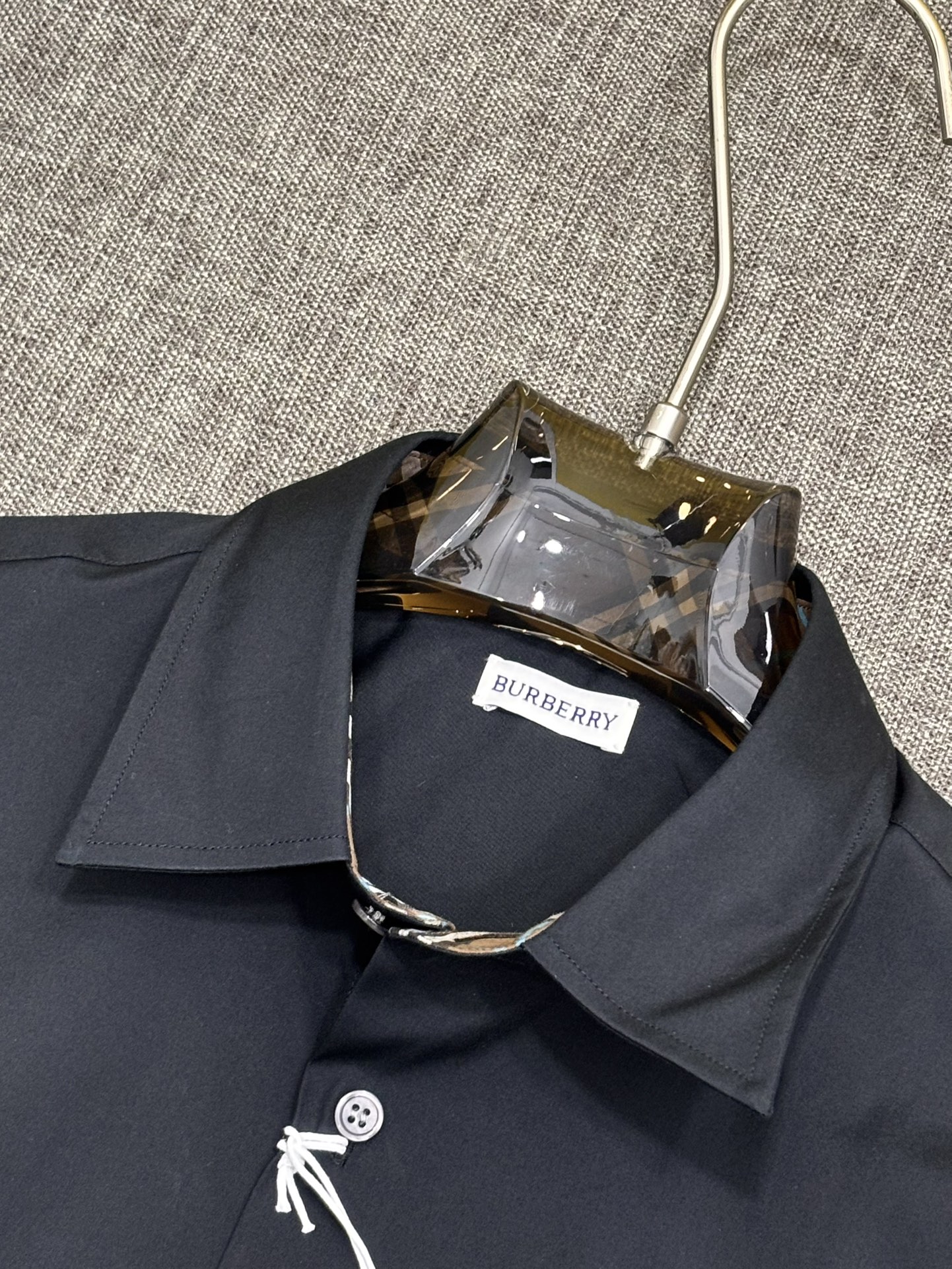 强势上新，新款不断！！！新款衬衫，高级面料高级做工，顶级品质！！！S一XXLS穿125左右m穿140左右