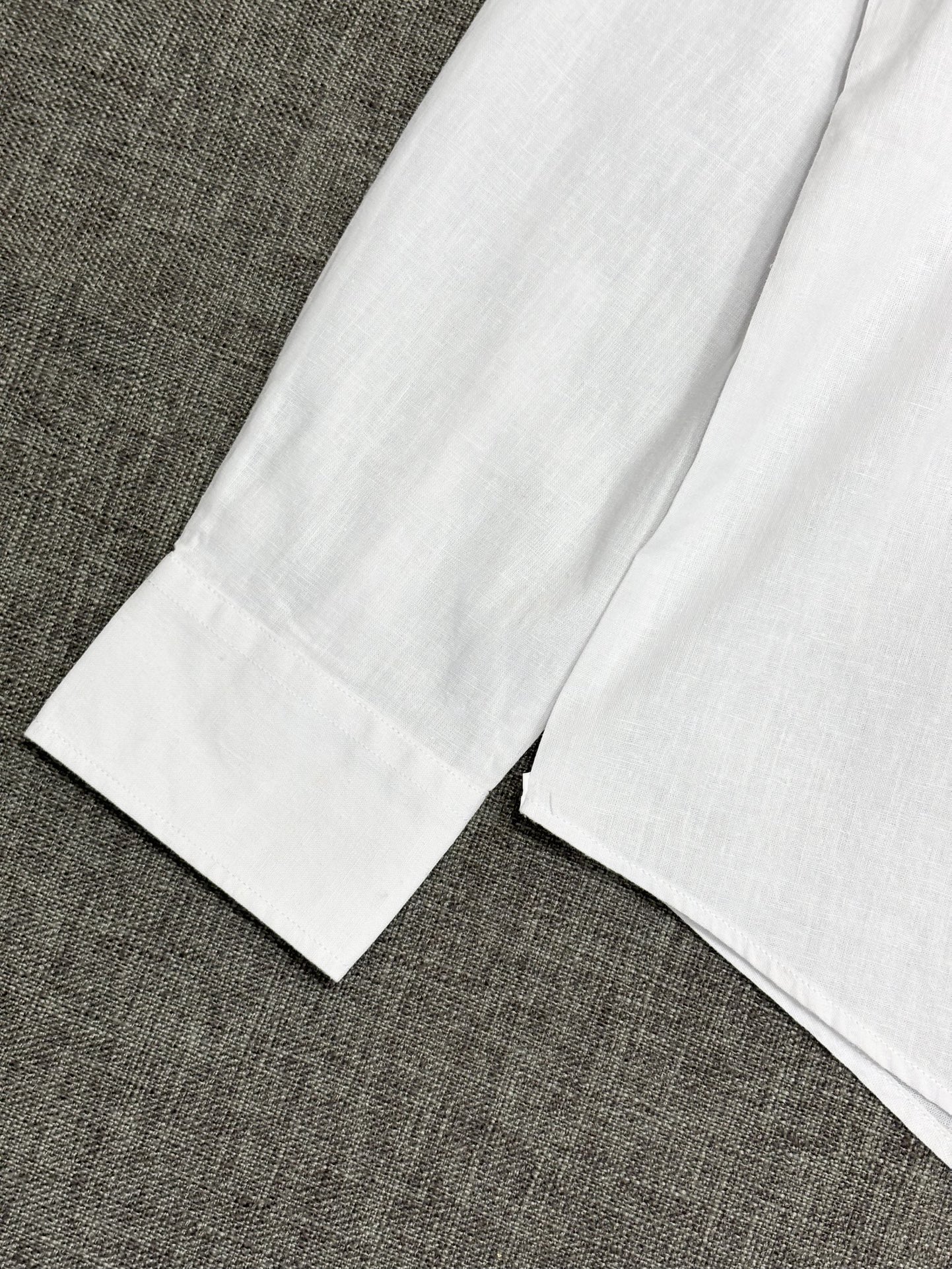 强势上新，新款不断！！！新款衬衫，高级面料高级做工，顶级品质！！！S一XXLS穿125左右m穿140左右