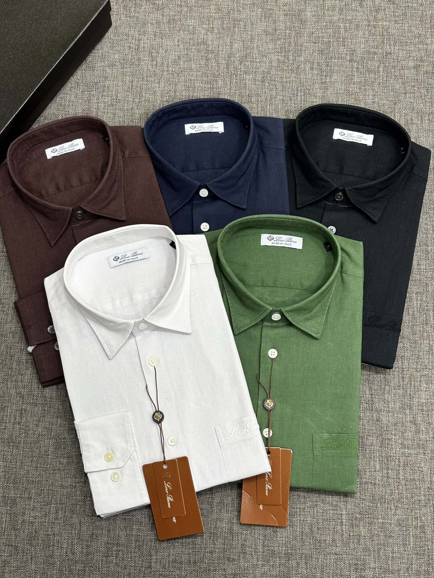 强势上新，新款不断！！！新款衬衫，高级面料高级做工，顶级品质！！！S一XXLS穿125左右m穿140左右