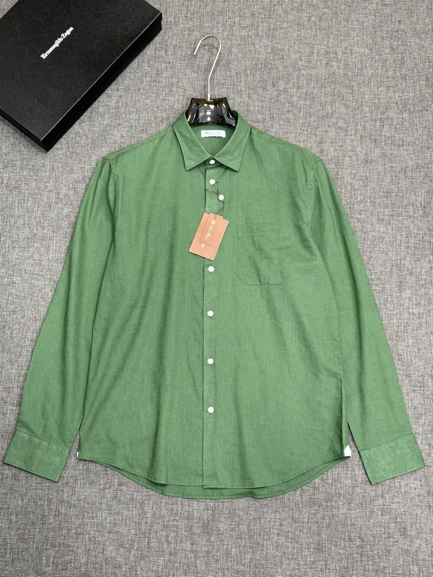 强势上新，新款不断！！！新款衬衫，高级面料高级做工，顶级品质！！！S一XXLS穿125左右m穿140左右