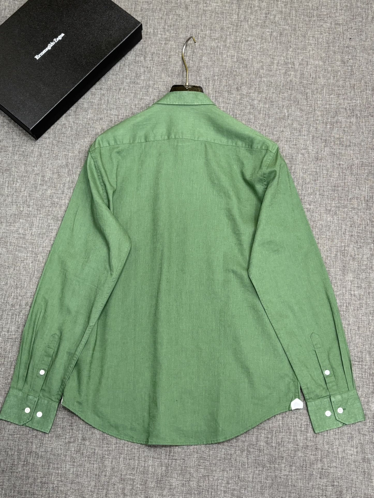 强势上新，新款不断！！！新款衬衫，高级面料高级做工，顶级品质！！！S一XXLS穿125左右m穿140左右