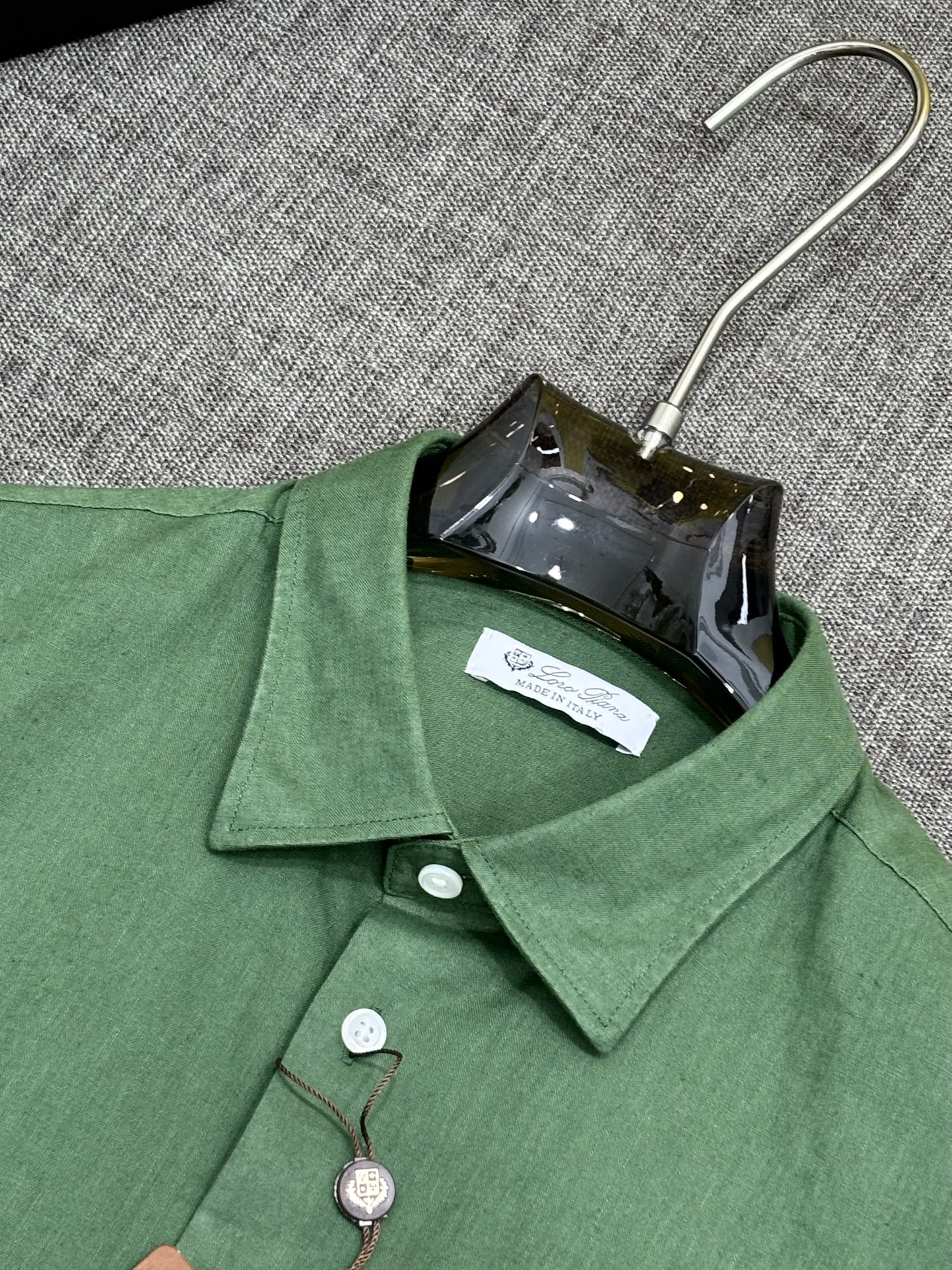 强势上新，新款不断！！！新款衬衫，高级面料高级做工，顶级品质！！！S一XXLS穿125左右m穿140左右