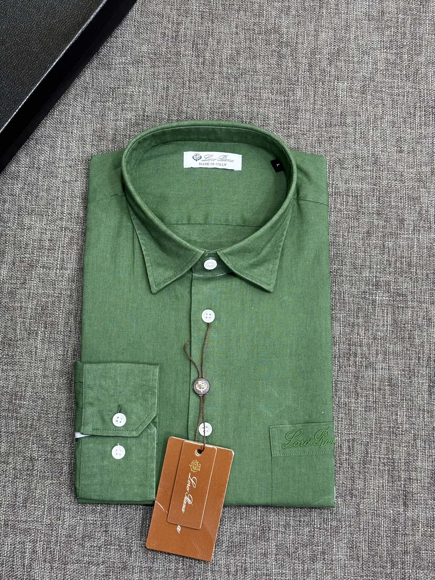 强势上新，新款不断！！！新款衬衫，高级面料高级做工，顶级品质！！！S一XXLS穿125左右m穿140左右